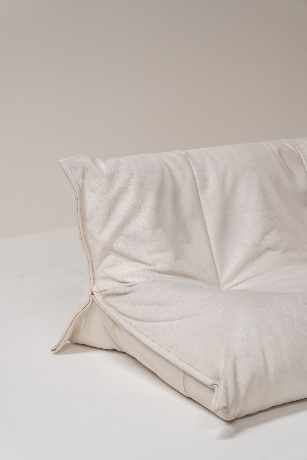 Yoko 3 Seater Sofa By Michel Ducaroy For Ligne Roset, Original White Leather, 1970s photo vintage