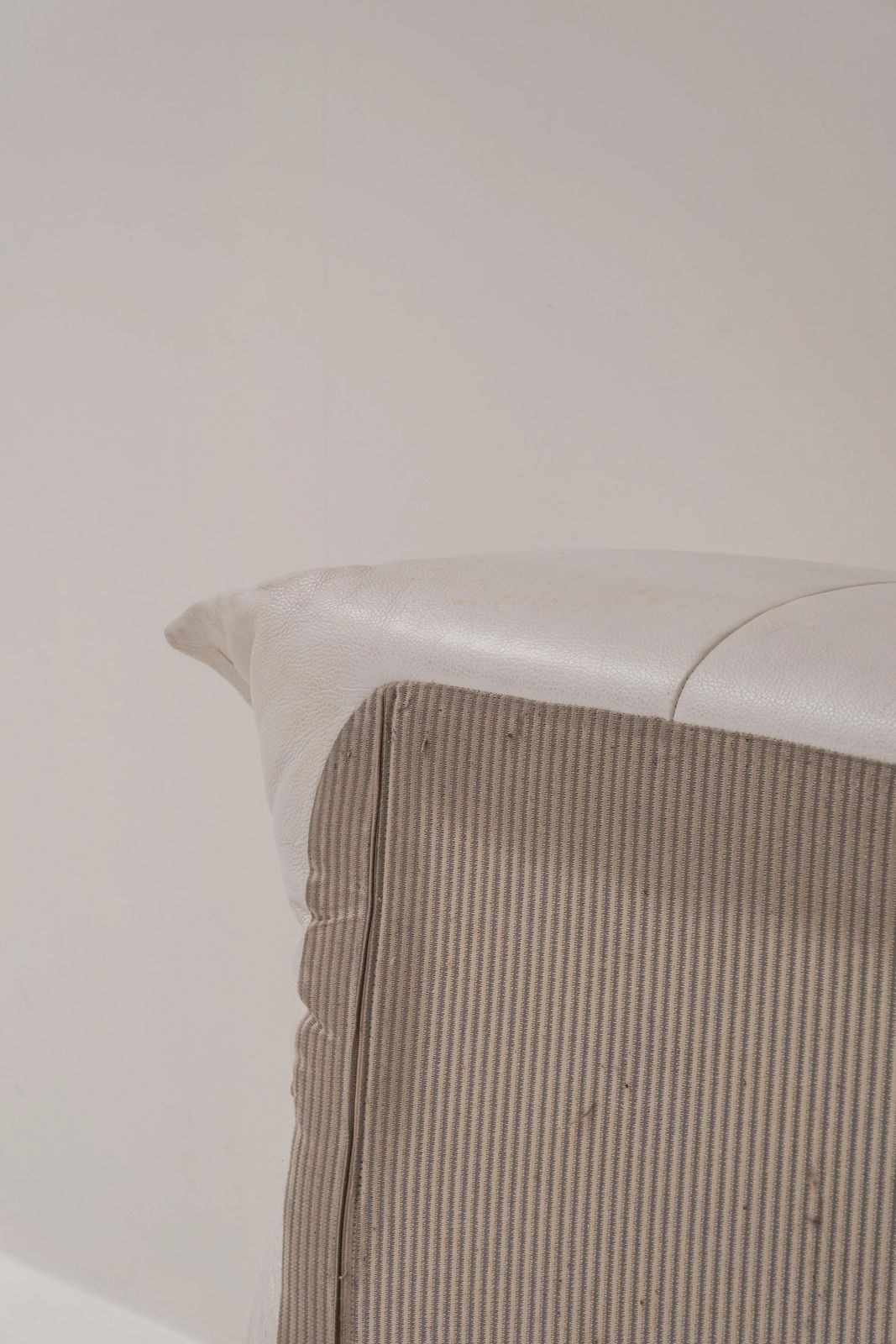 photo buy Yoko 3 Seater Sofa By Michel Ducaroy For Ligne Roset, Original White Leather, 1970s