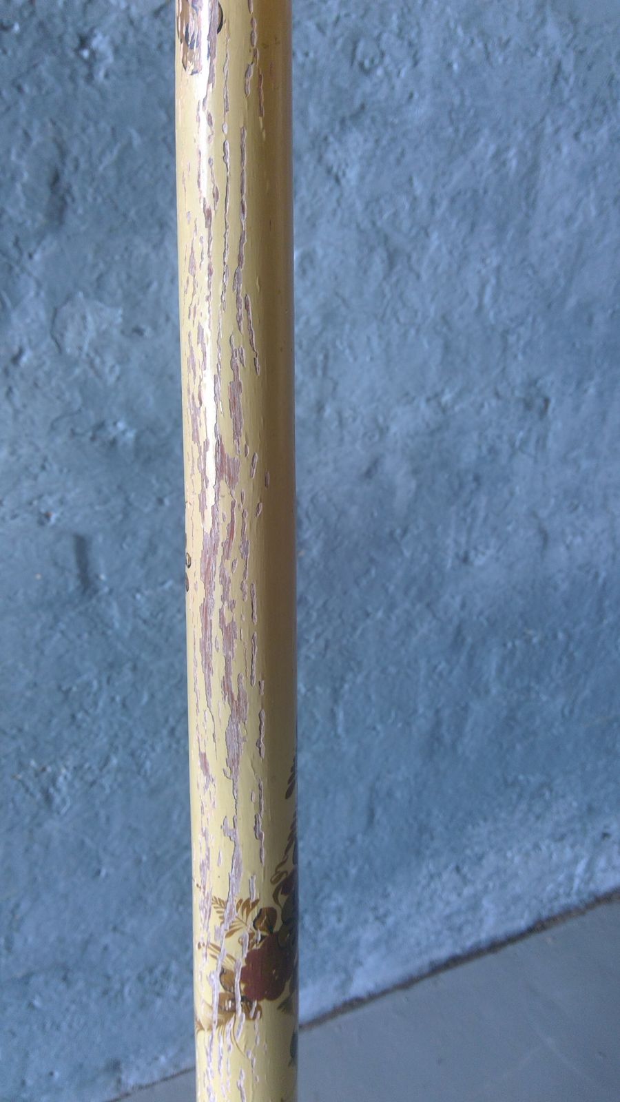 150.0 Elegant 1920s Chinoiserie Decorated Ivory Ground Standard Lamp With Shade photo