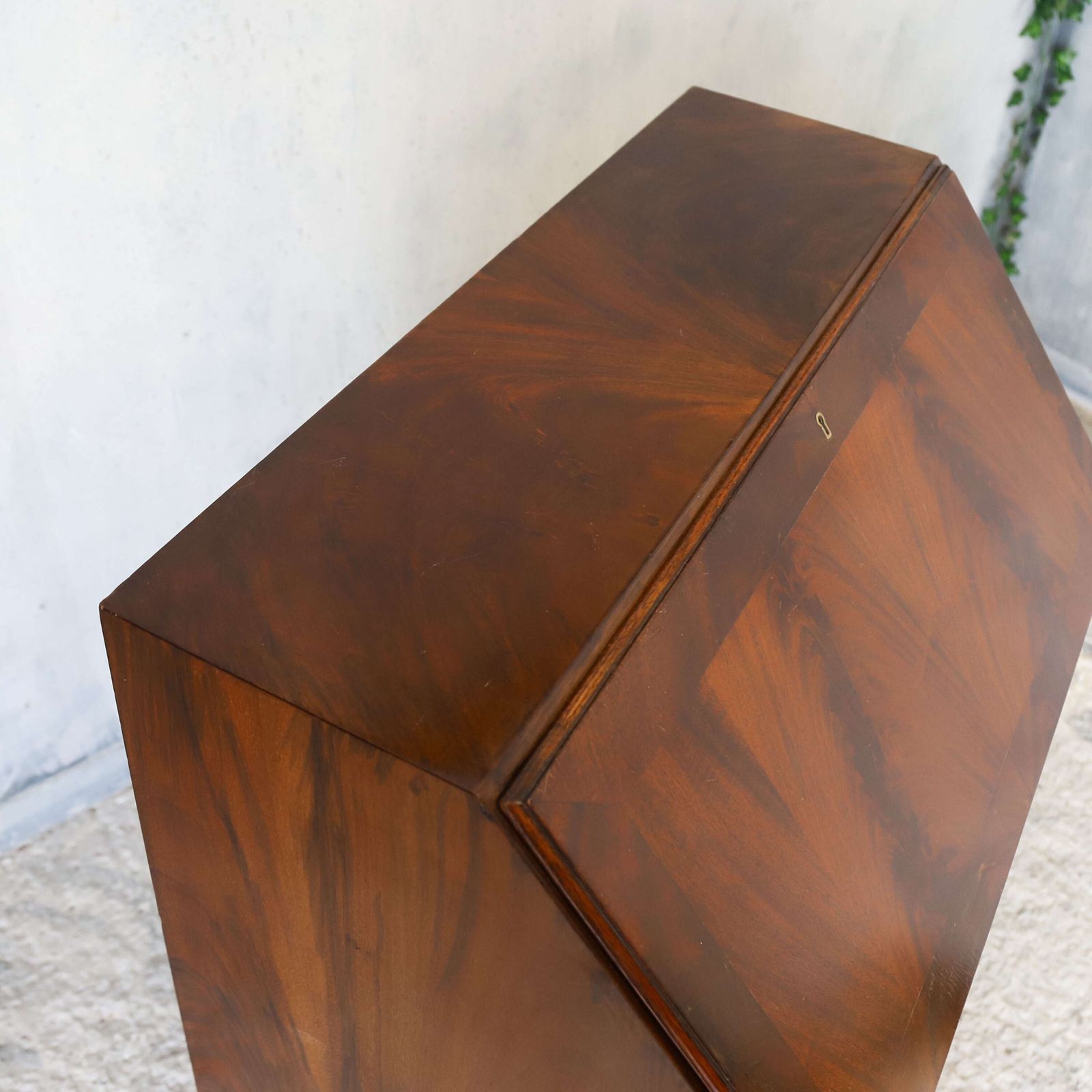 photo vintage English 1930s Flame Fronted Mahogany Bureau With Warm Colour & Character