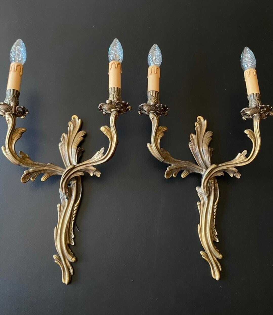 Hors taxes pour les États-Unis. Paire d'appliques murales d'époque en bronze photo Luminaires