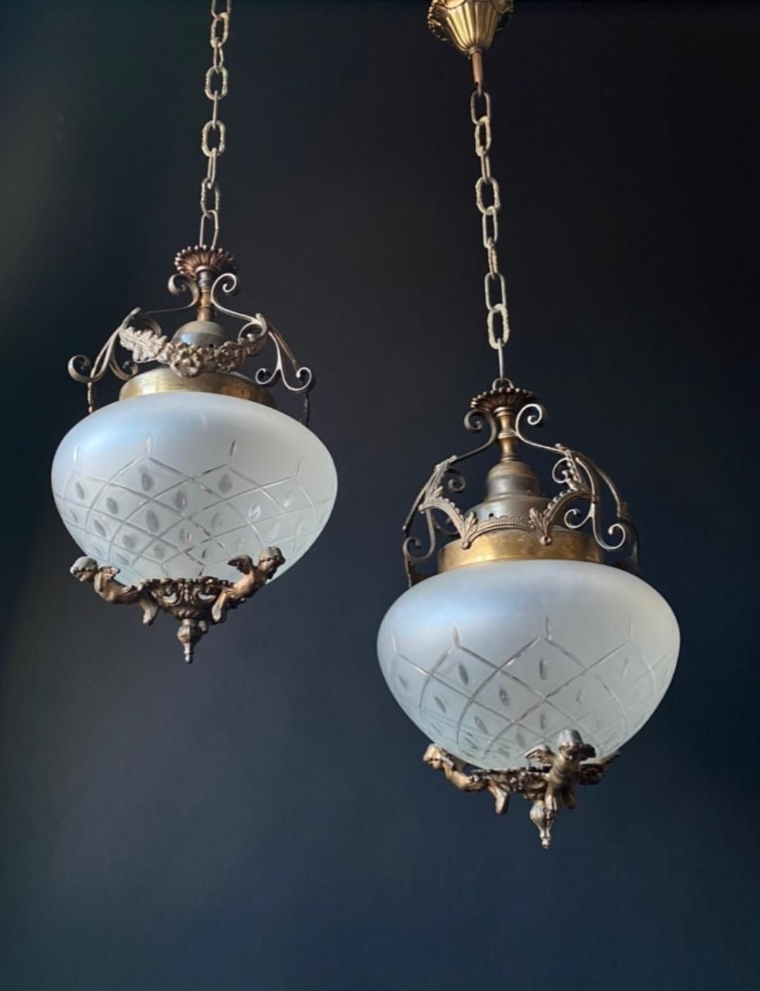 Paire de lustres d'époque, hors taxes pour les États-Unis photo Luminaires