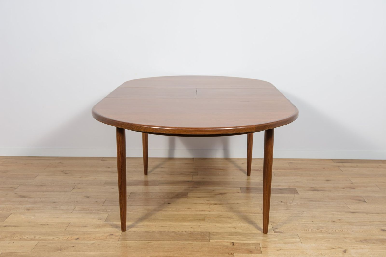 photo vinterior Mid Century Modern Teak Oval Dining Table From G Plan, United Kingdom, 1960s