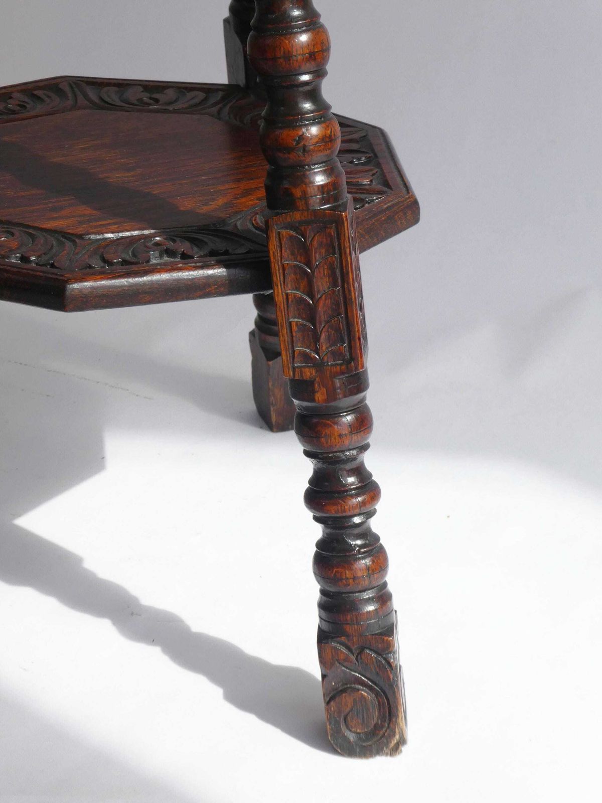Antique Wooden Table Bobbin Legs, Tripod Side Table With Floral Carvings And Twisted Legs, Plant Stand, Farmhouse Decor photo buy