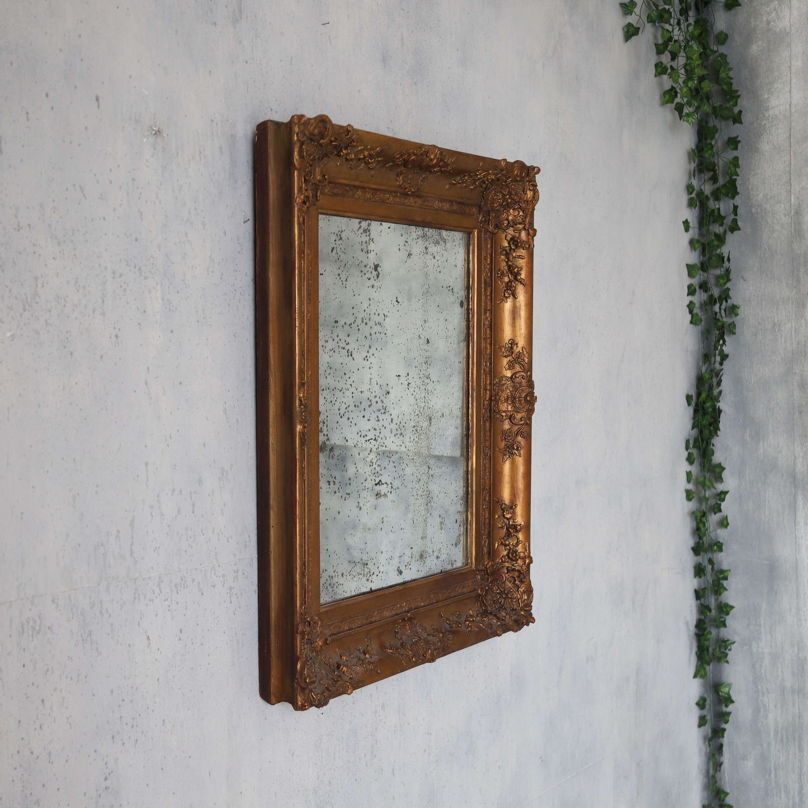 English Country House Oil Gilt Mirror With Foxed Plate, Early 19th Century Circa 1830 photo for sale