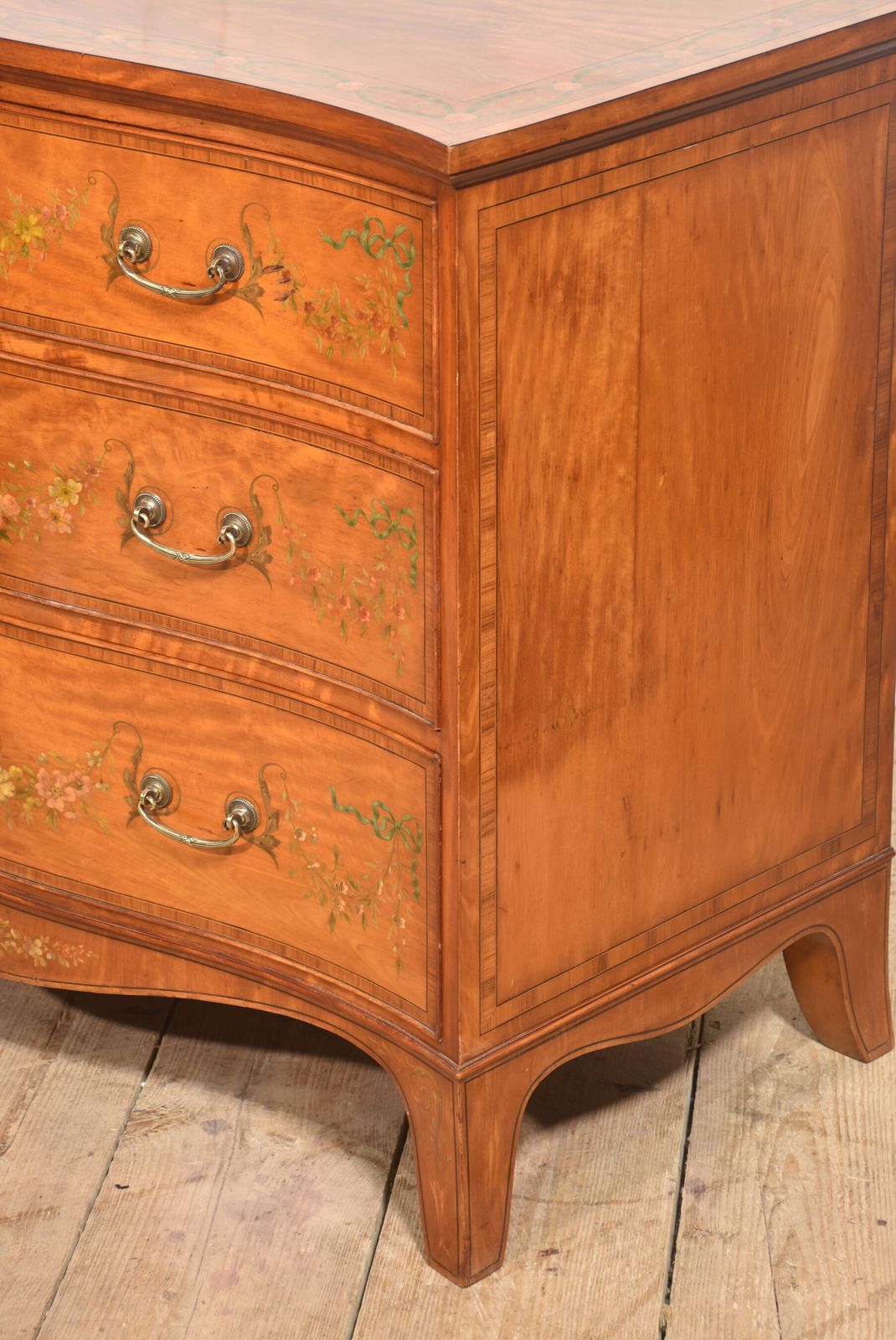 photo furniture Sheraton Revival Satinwood Serpentine Chest Of Drawers