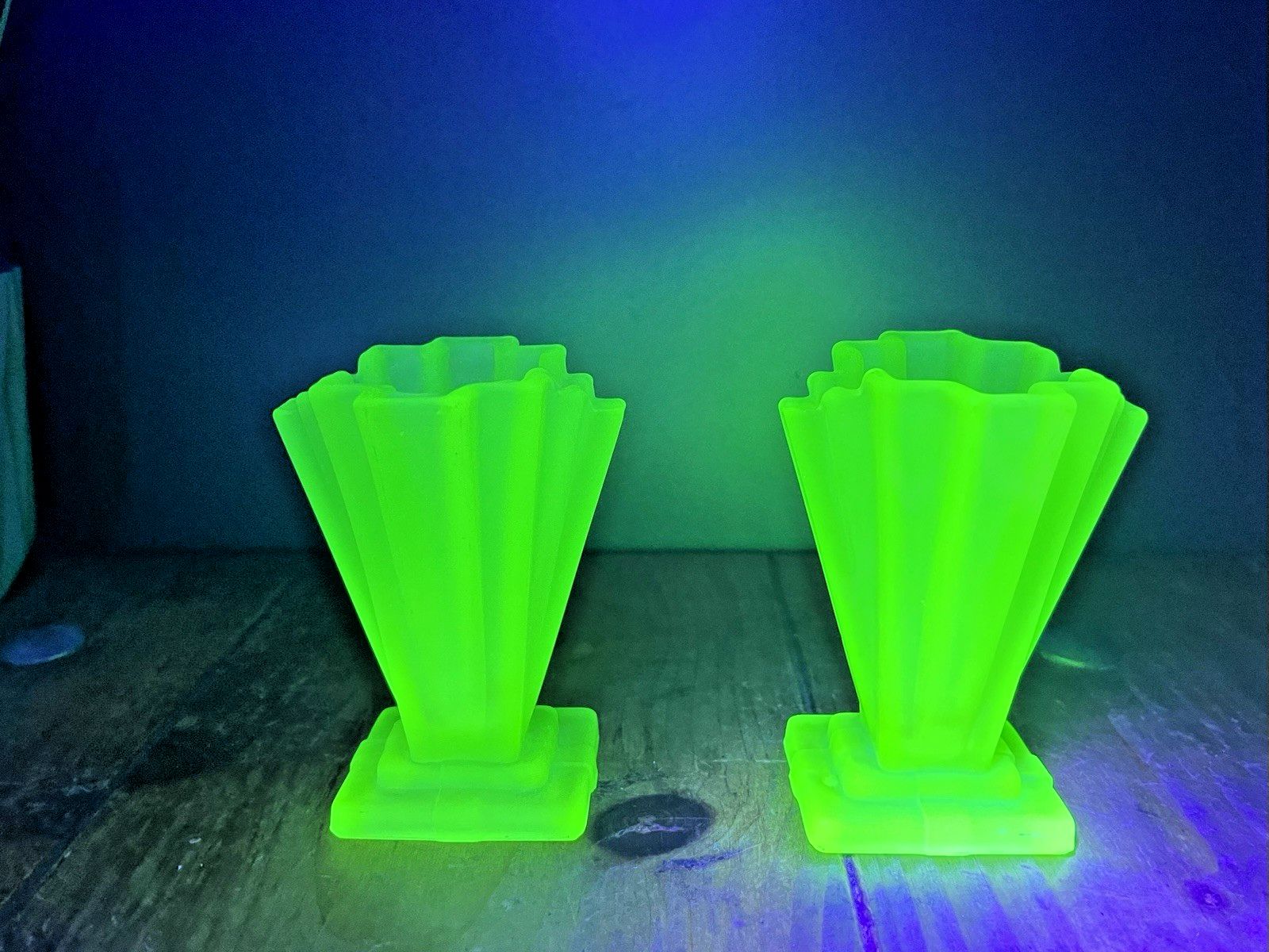 1 Small Art Deco Bagley Grantham 334 Uranium Glass Fanned Stepped Base Posy Vase photo furniture