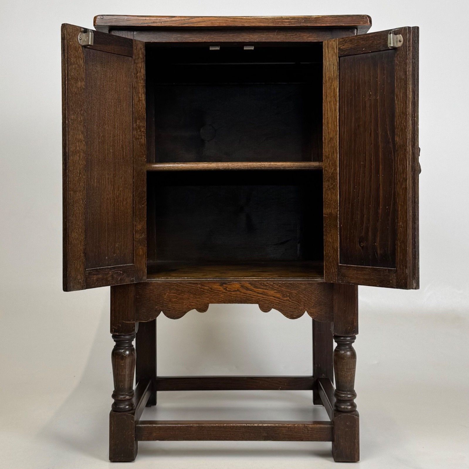 Antique 20th Century Small Carved Oak Cupboard ( Af 5530 ) photo furniture