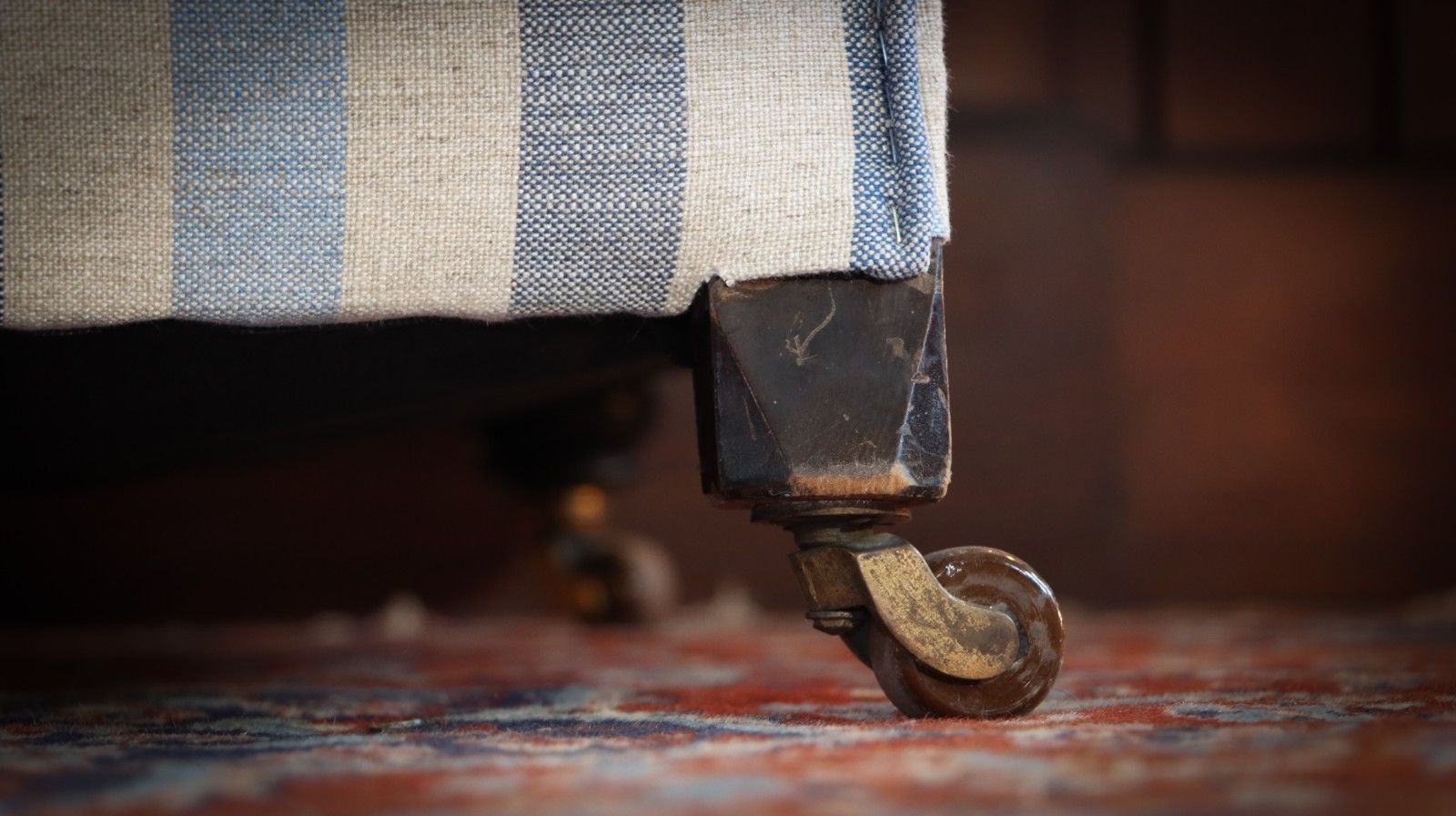 photo vintage Howard And Sons Club Style Armchair Colefax And Fowler Linen Stripes Blue White