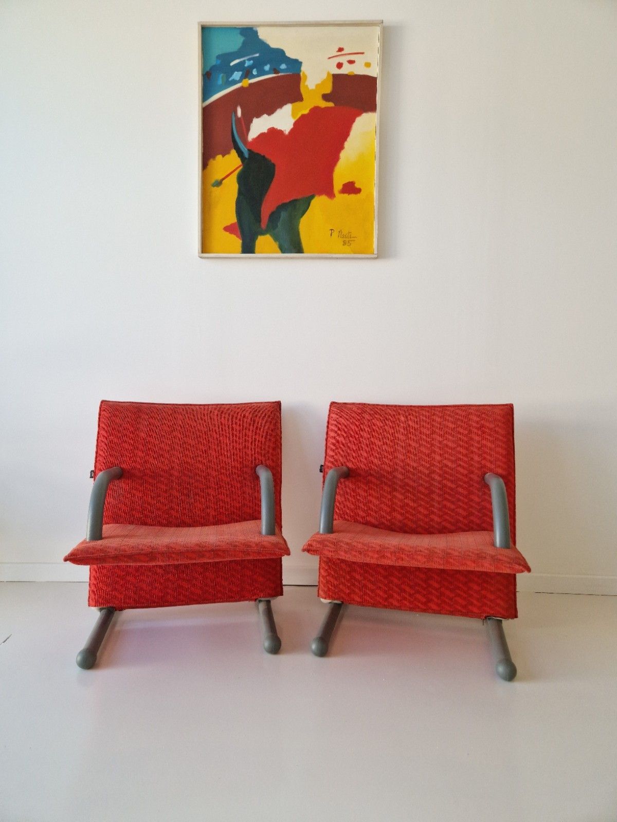 photo vinterior Pair Of Authentic Arflex Italy T Line Lounge Chairs Postmodern 1980s Interiors