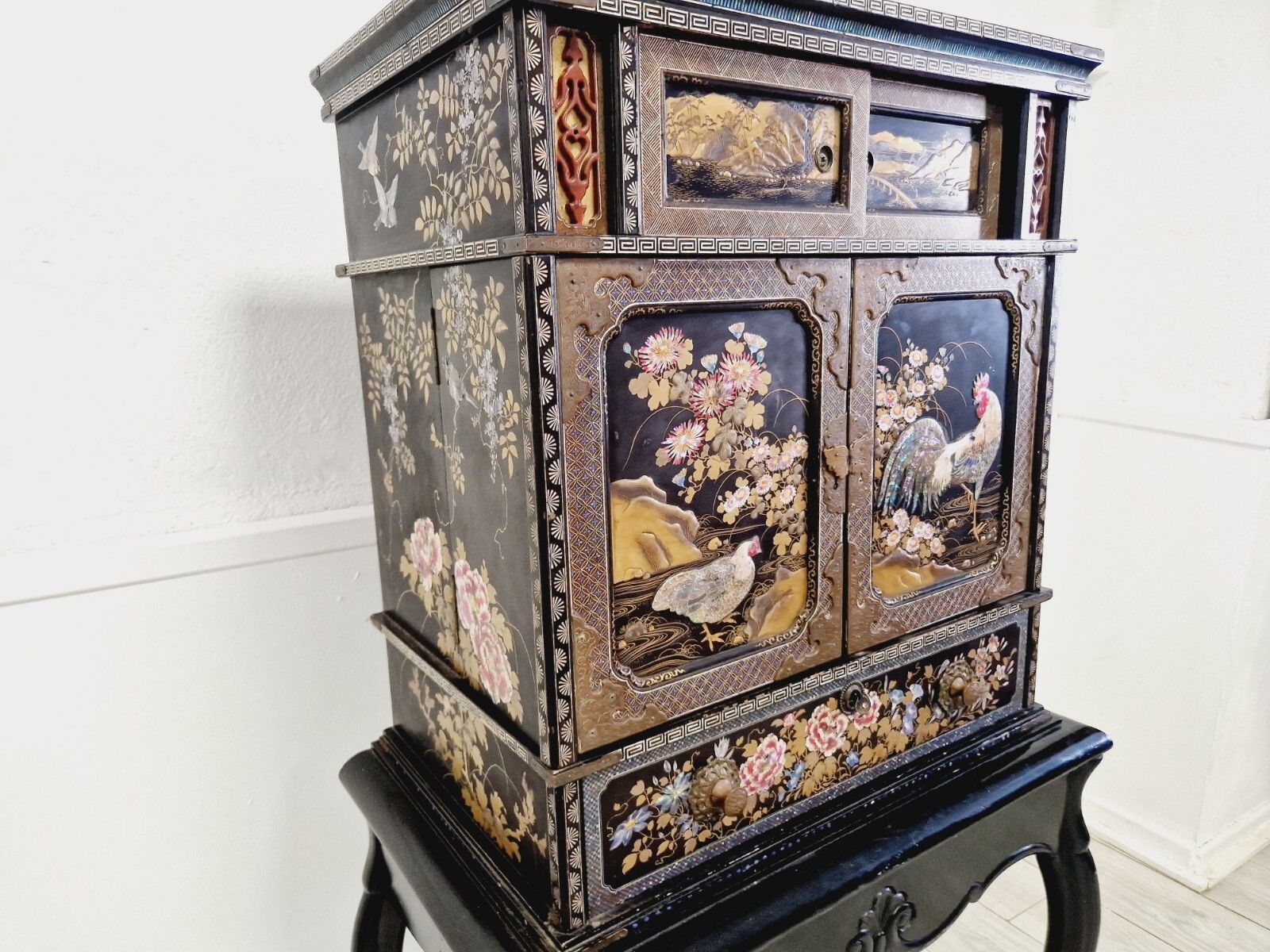 Antique Japanese Cabinet 19th Century Lacquered Mother Of Pearl 1850 photo 1595.0