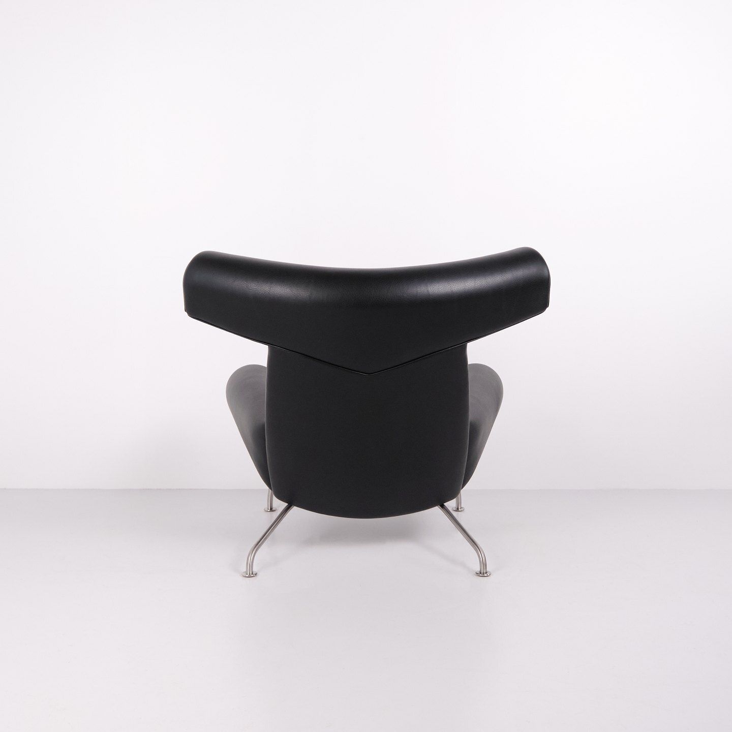 Ox Chair With Ottoman Model Ej100 In Black Leather By Hans J. Wegner For Fredericia Furniture photo vinterior