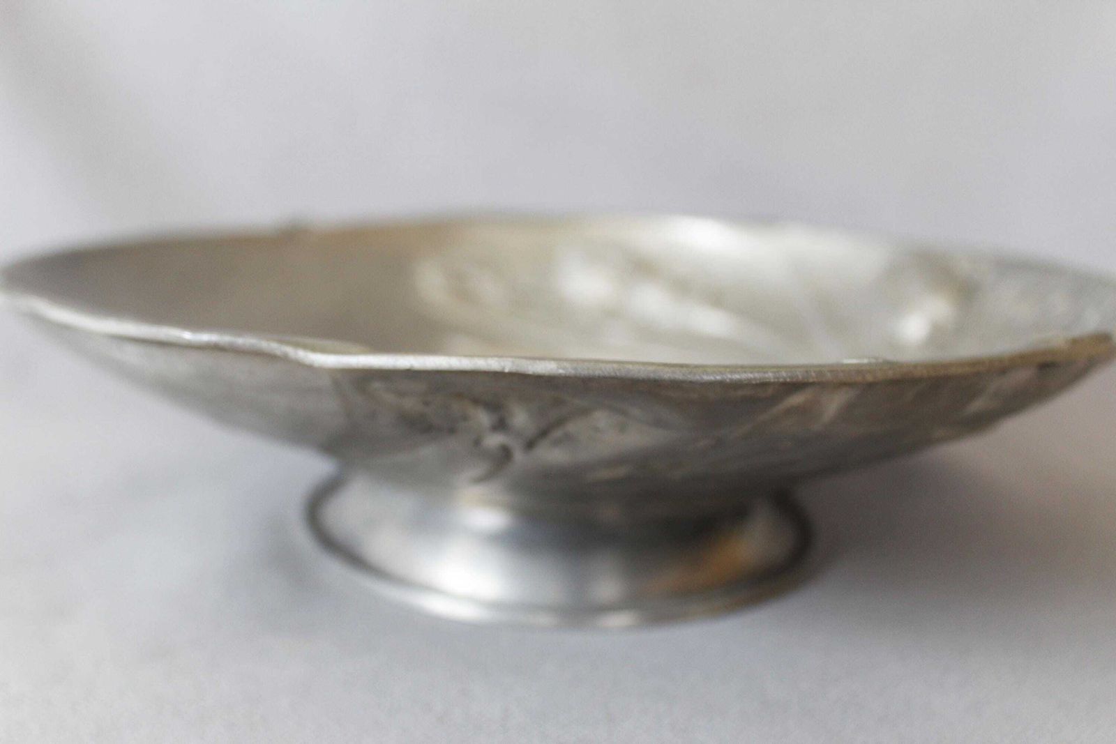 photo furniture Extra Large Vintage Pewter Centerpiece Bowl, Etain 92% Erve, Embossed Style Art Nouveau, Iris, Flowers, Serving Tray, Fruit Bowl, 2.5 Kilos