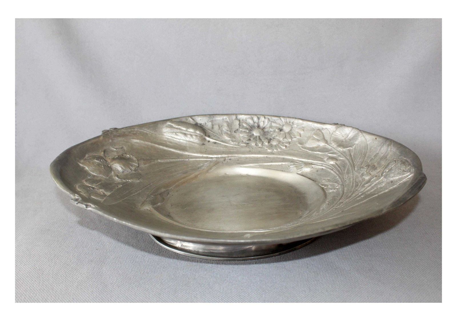 Home Decor Extra Large Vintage Pewter Centerpiece Bowl, Etain 92% Erve, Embossed Style Art Nouveau, Iris, Flowers, Serving Tray, Fruit Bowl, 2.5 Kilos photo