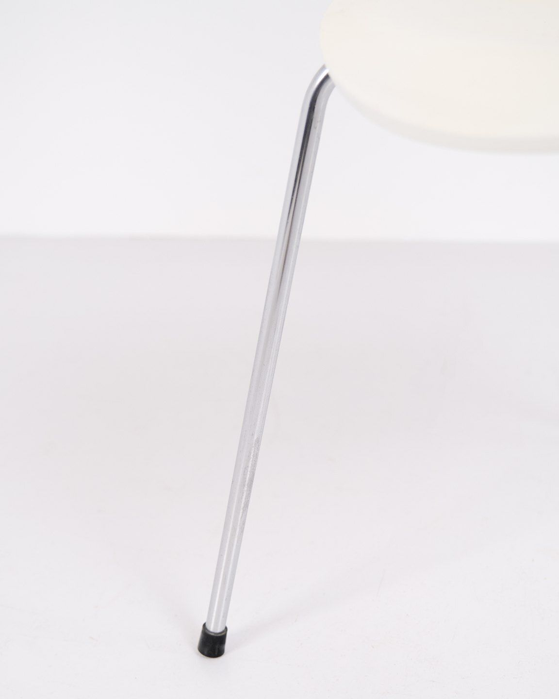 Set Of 6 Series 7 Chairs Model 3107 In White Lacquered Veneer With Chrome Frame By Arne Jacobsen For Fritz Hansen photo vintage