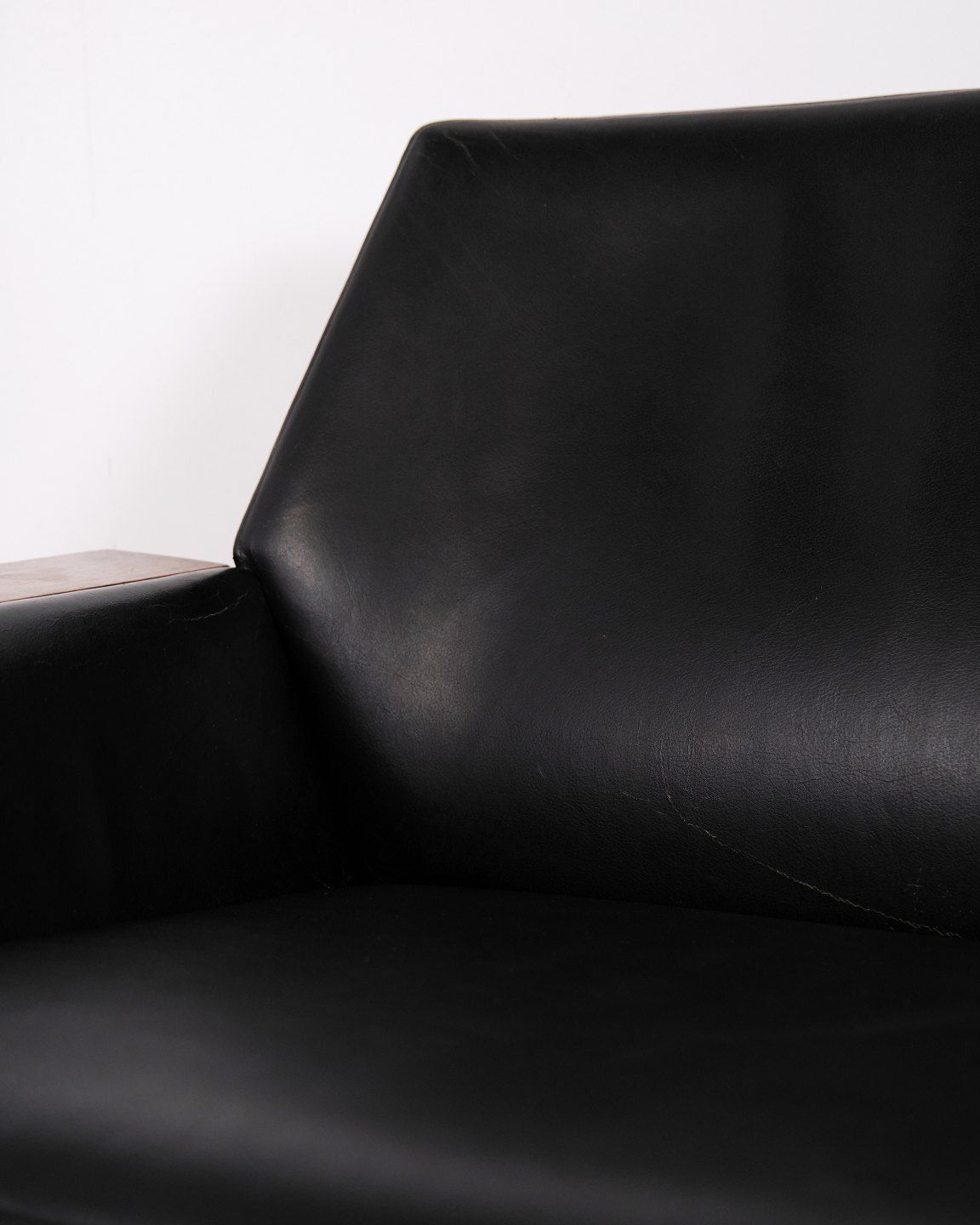 photo furniture Three Seater Sofa Model "Senior" In Rio Rosewood And Original Black Leather By Steen østergaard For Jason Møbler, 1960s
