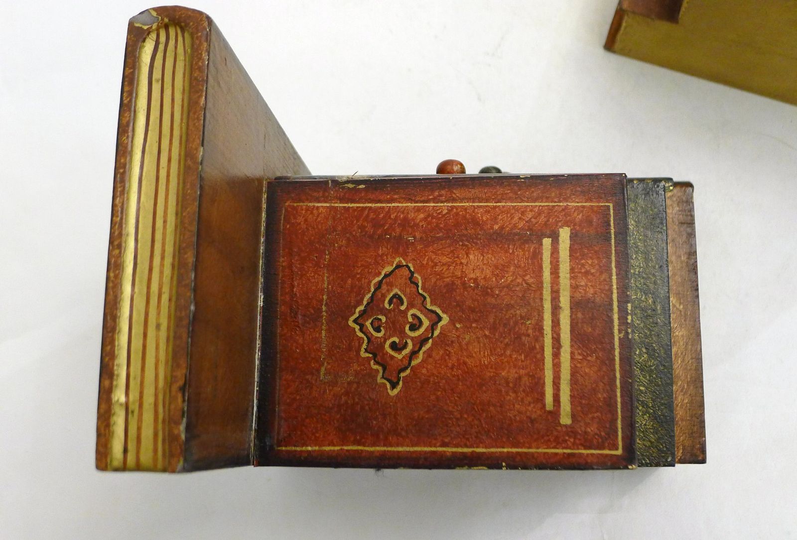 Wood Bookends With Secret Boxes In Trompe L'oeil Of Stacked Books, 1980s, Set Of 2 photo 90.0