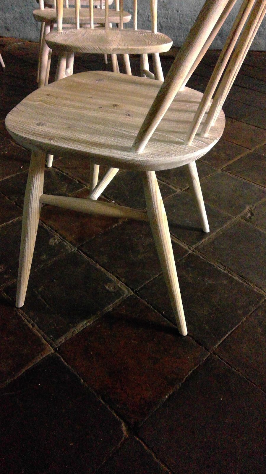 A Good Set Of 6 Ercol Limed Elm Windsor Hooped Back Stick Chairs photo vintage