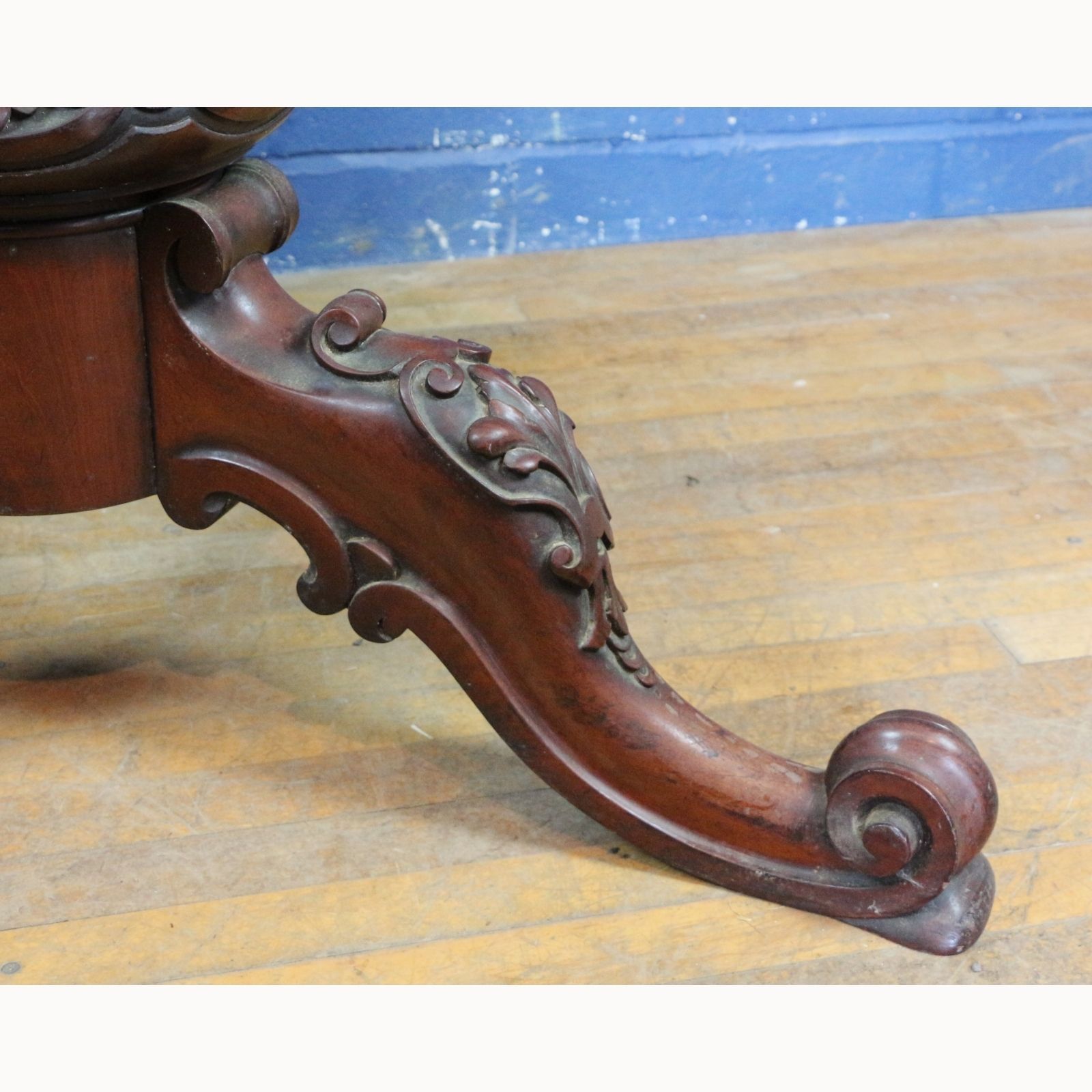 photo furniture A Mid Victorian Carved Mahogany Centre Pedestal Tilt Top Breakfast Or Dining Table