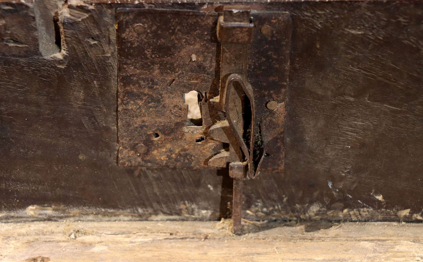 Rare Early 18th Century Walnut Bureau With Original Ironwork, Circa 1720. photo vinterior