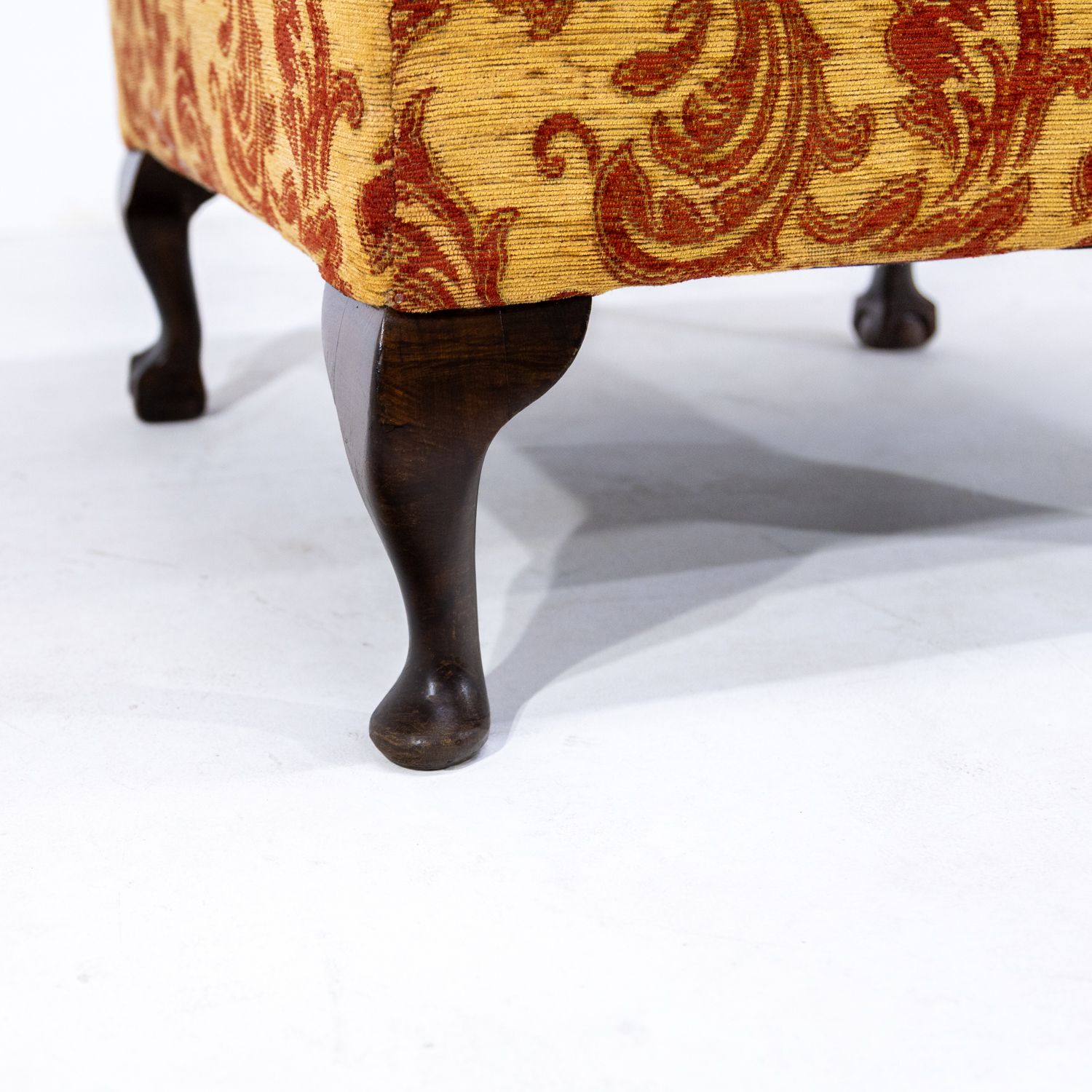 photo furniture Upholstered Queen Anne Chair Rwi