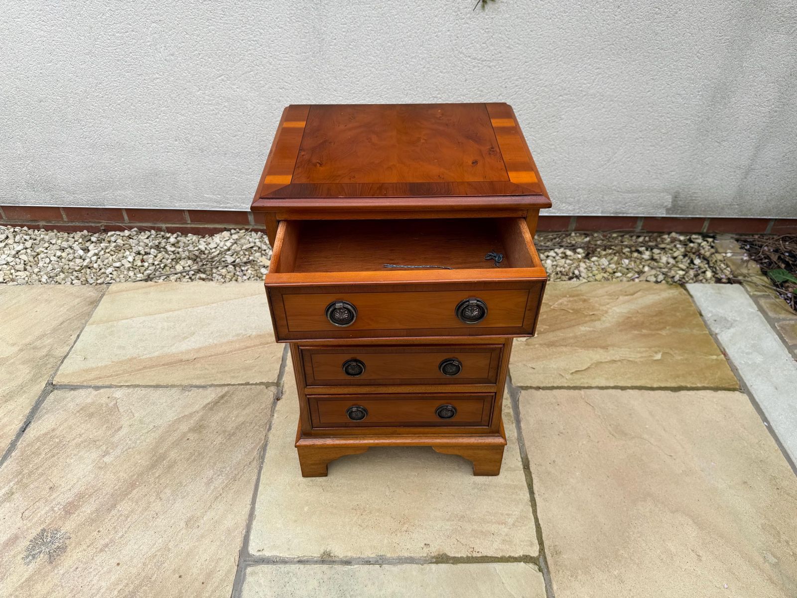 photo vintage Small Vintage Antique Chest Of Drawers / Bedside Table / Side Table / Lamp Stand / Night Stand