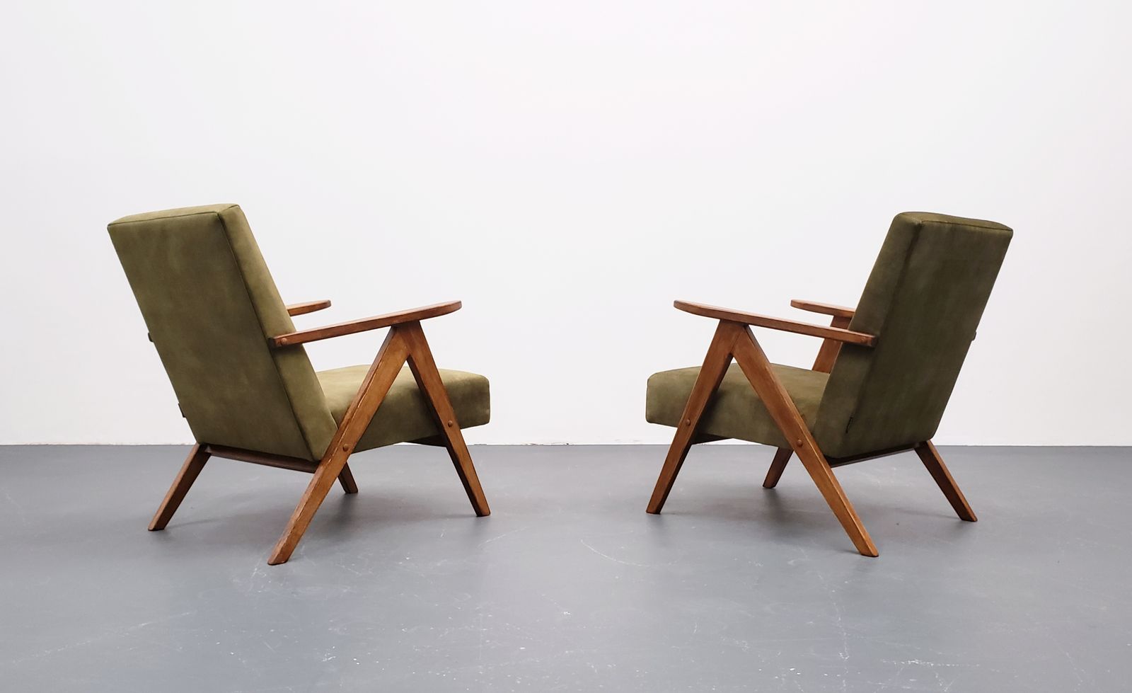 Mid Century Easy Chair Model B   310 Var In Forest Green Velvet photo vintage