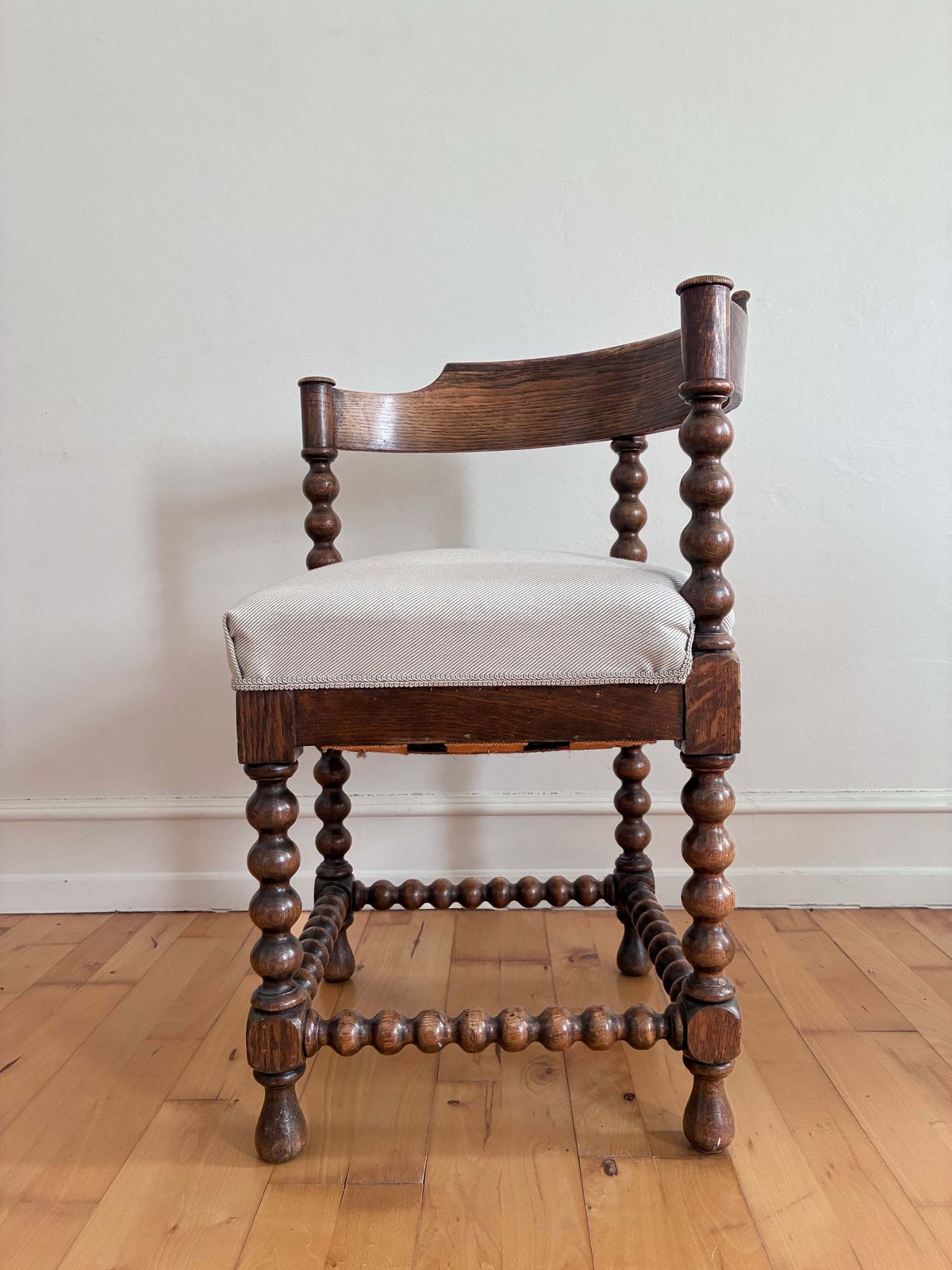 photo vinterior Pair Of Antique Edwardian Bobbin Corner Chairs, English 1900