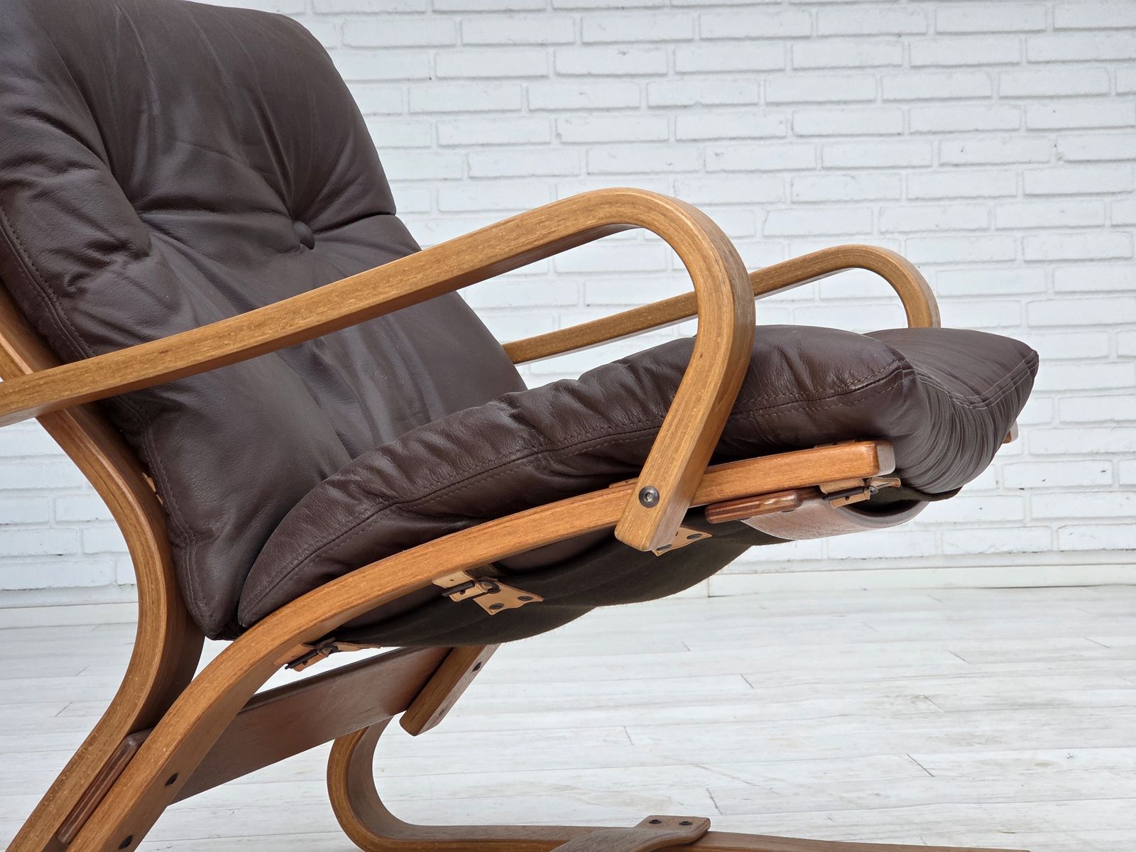 Jaren 1970, Deense Fauteuil Van Komfort, Meubeleer, Canvas, Gebogen Hout. photo for sale