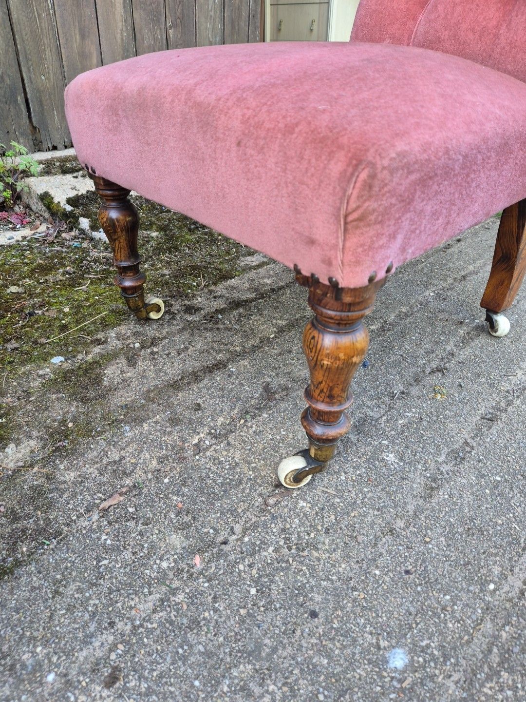 photo furniture Pink Velvet 19th Century Prayer, Nursing, Bedroom Chair