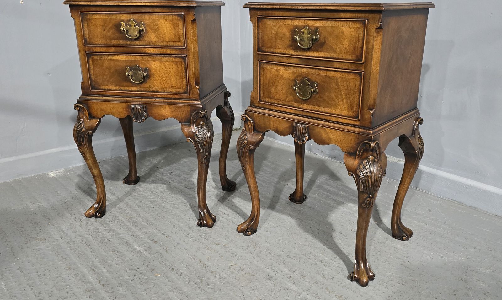 Top Quality Queen Anne Walnut Bedside Chest Of Drawers photo buy