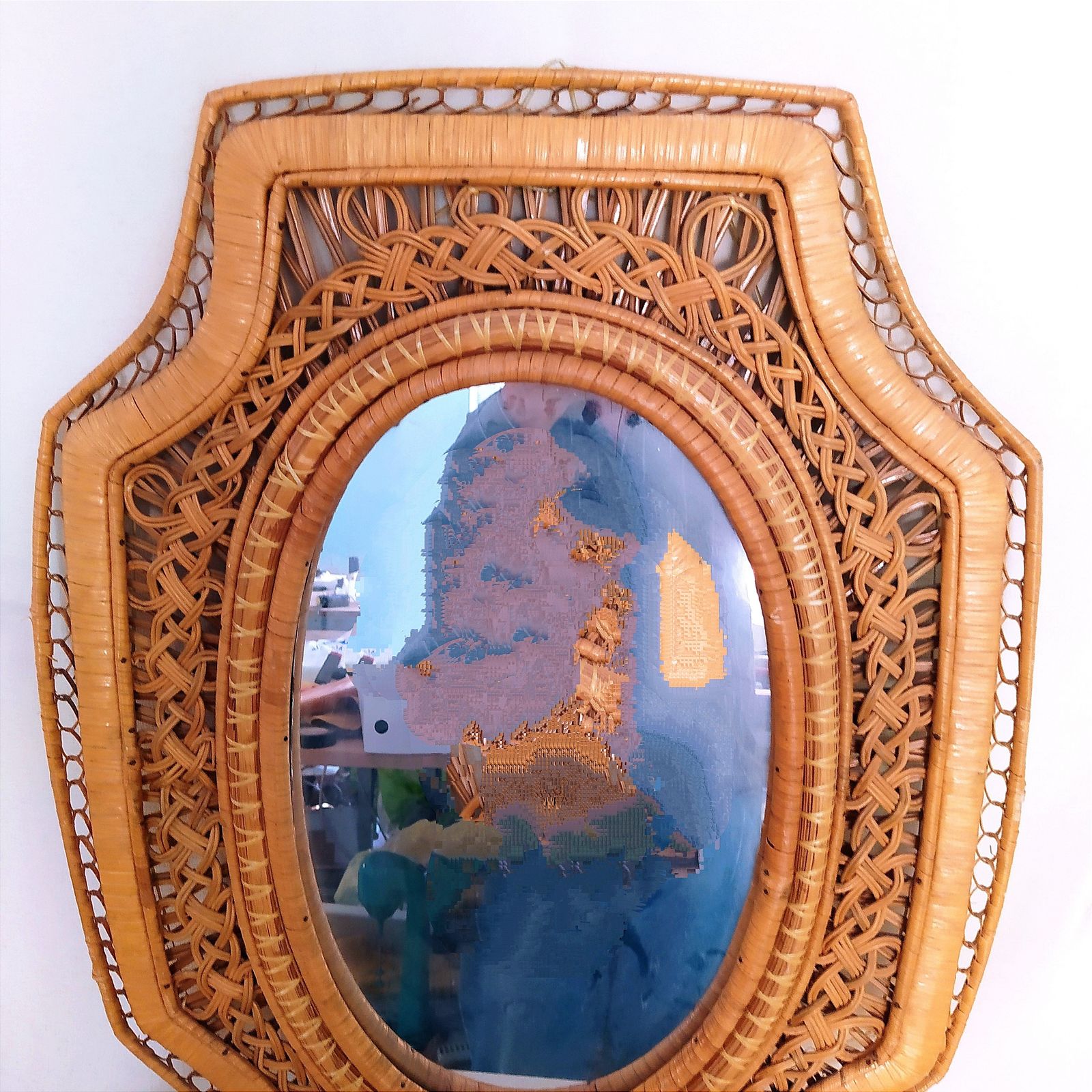 photo furniture Miroir mural sculptural mid-century en rotin