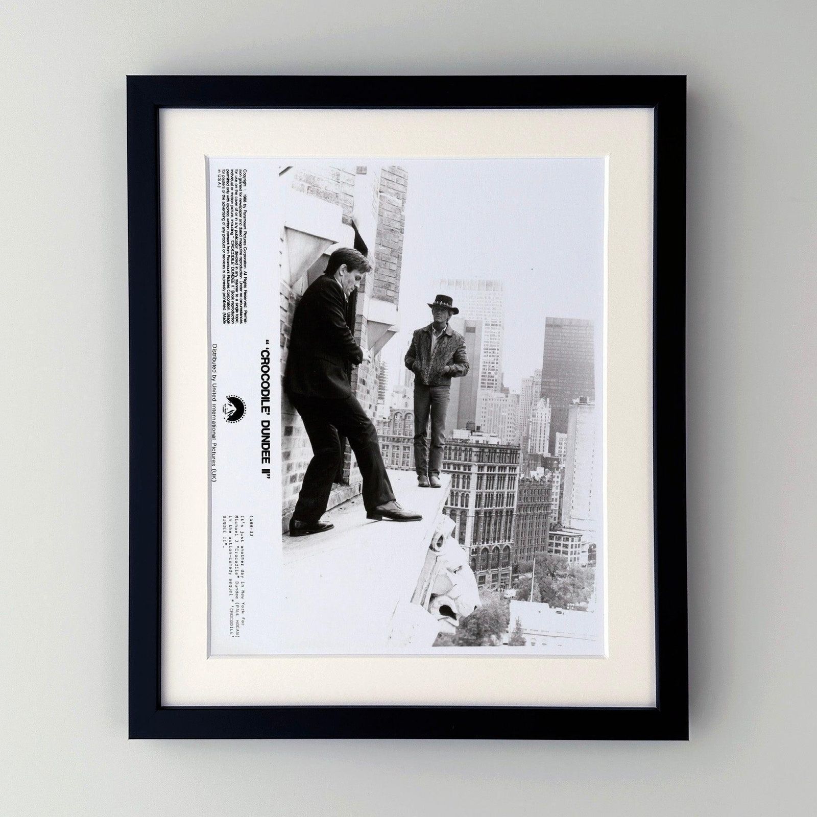 Crocodile Dundee 2 1988 Publiciteitsfilmfoto Ingelijst photo furniture