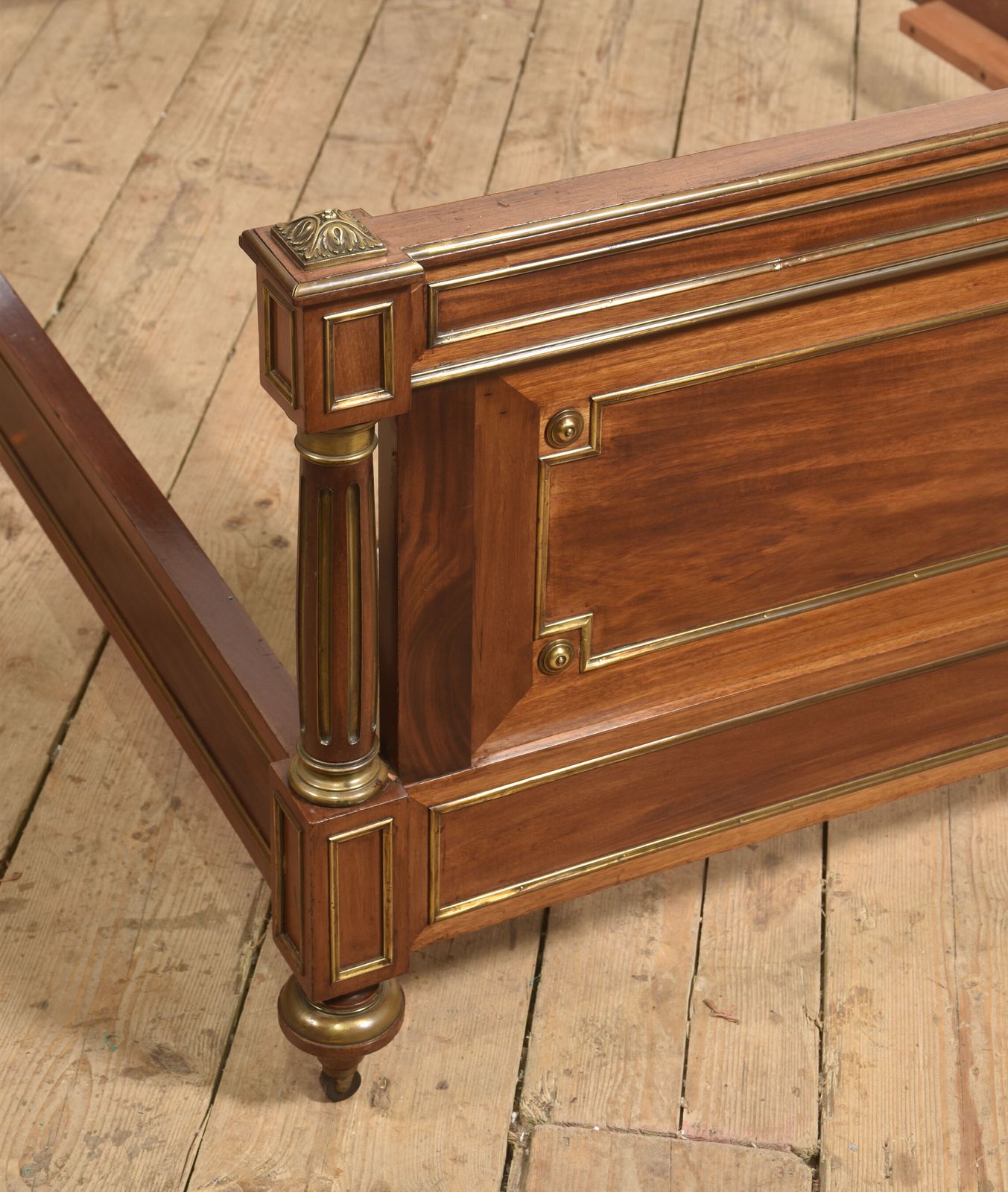Late 19th Century Mahogany And Brass Mounted Bedframe photo Furniture