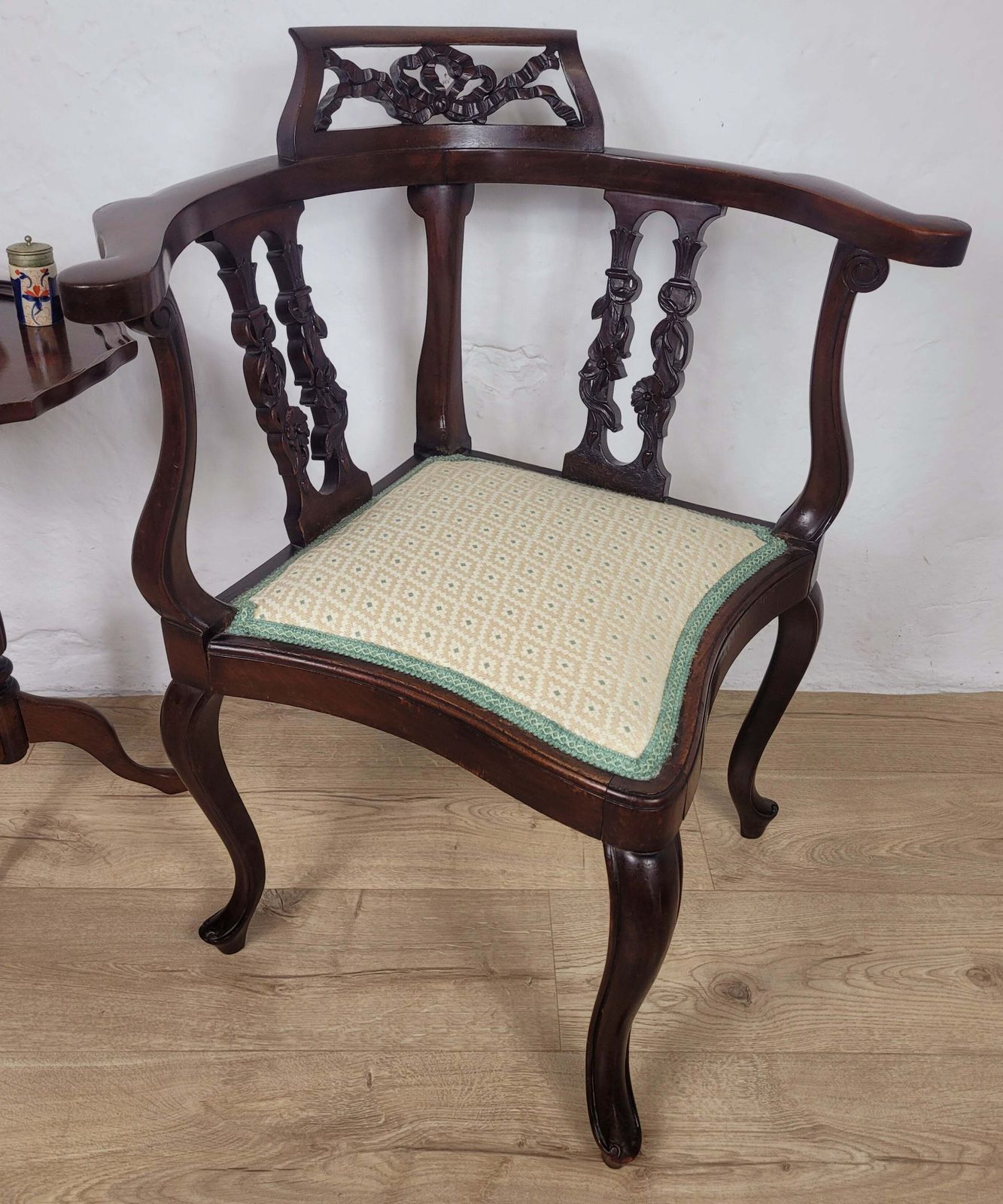 Edwardian Corner Chair Carved Ribbon Crest Floral Slat English photo furniture
