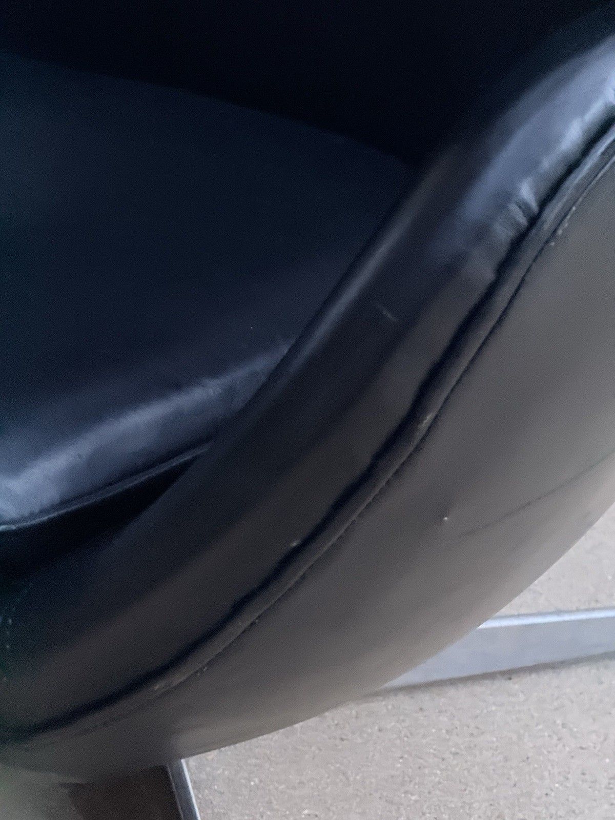 Furniture Arne Jacobsen Egg Chair Model 3316 Fritz Hansen Style Swivel Lounge Chair. photo