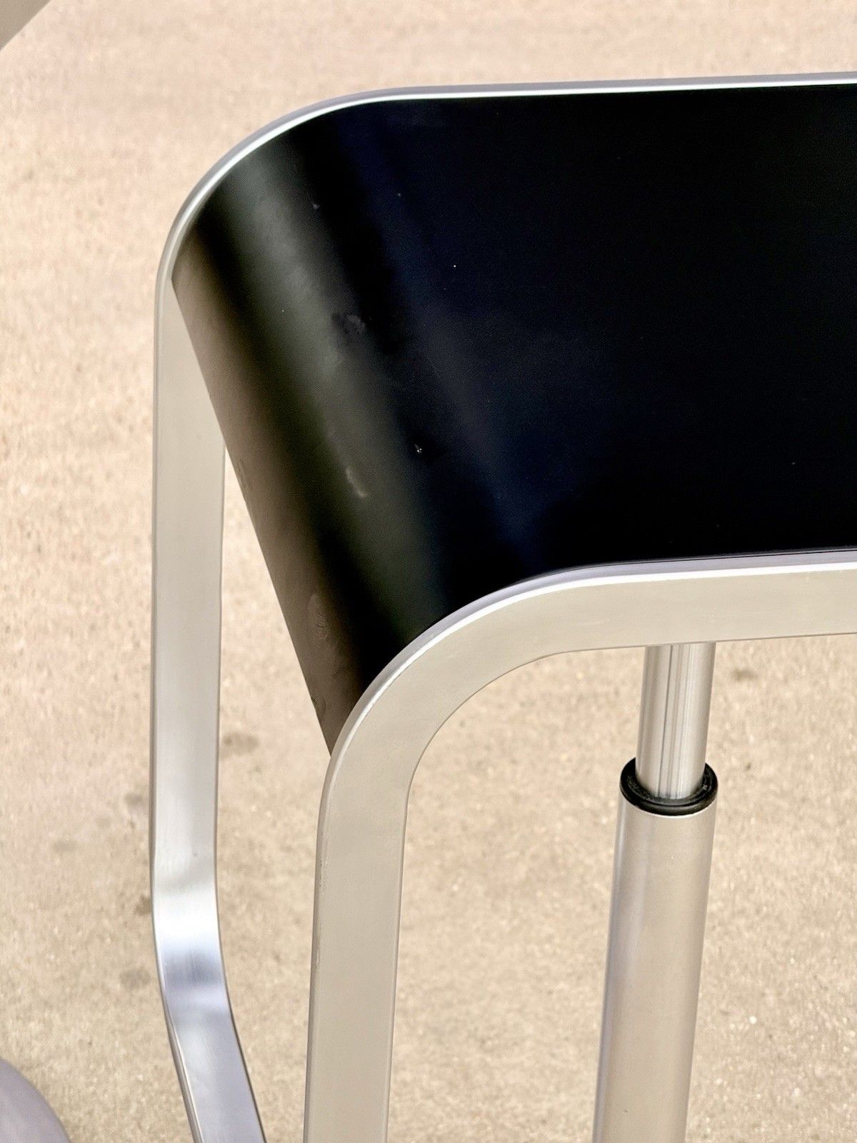 photo buy Shin & Tomoko Azumi For Lapalma, Height Adjustable Bar Stools