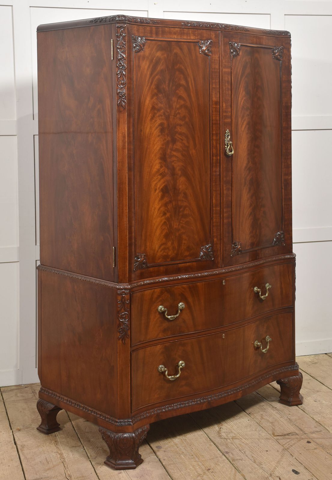 3174.0 Figured Mahogany Tallboy Linen Press With Carved Detail photo
