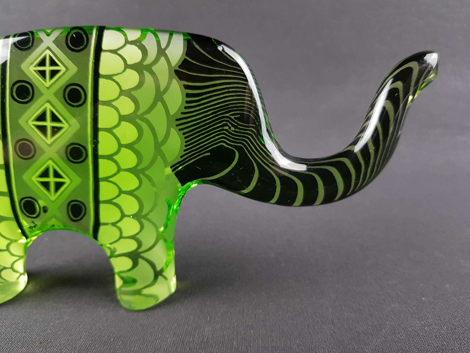 Rare  Vintage Abraham Palatnik Op Art Lucite Acryl Green Elephant Figurine Brasil Artemis Collection 1960 70 photo vinterior