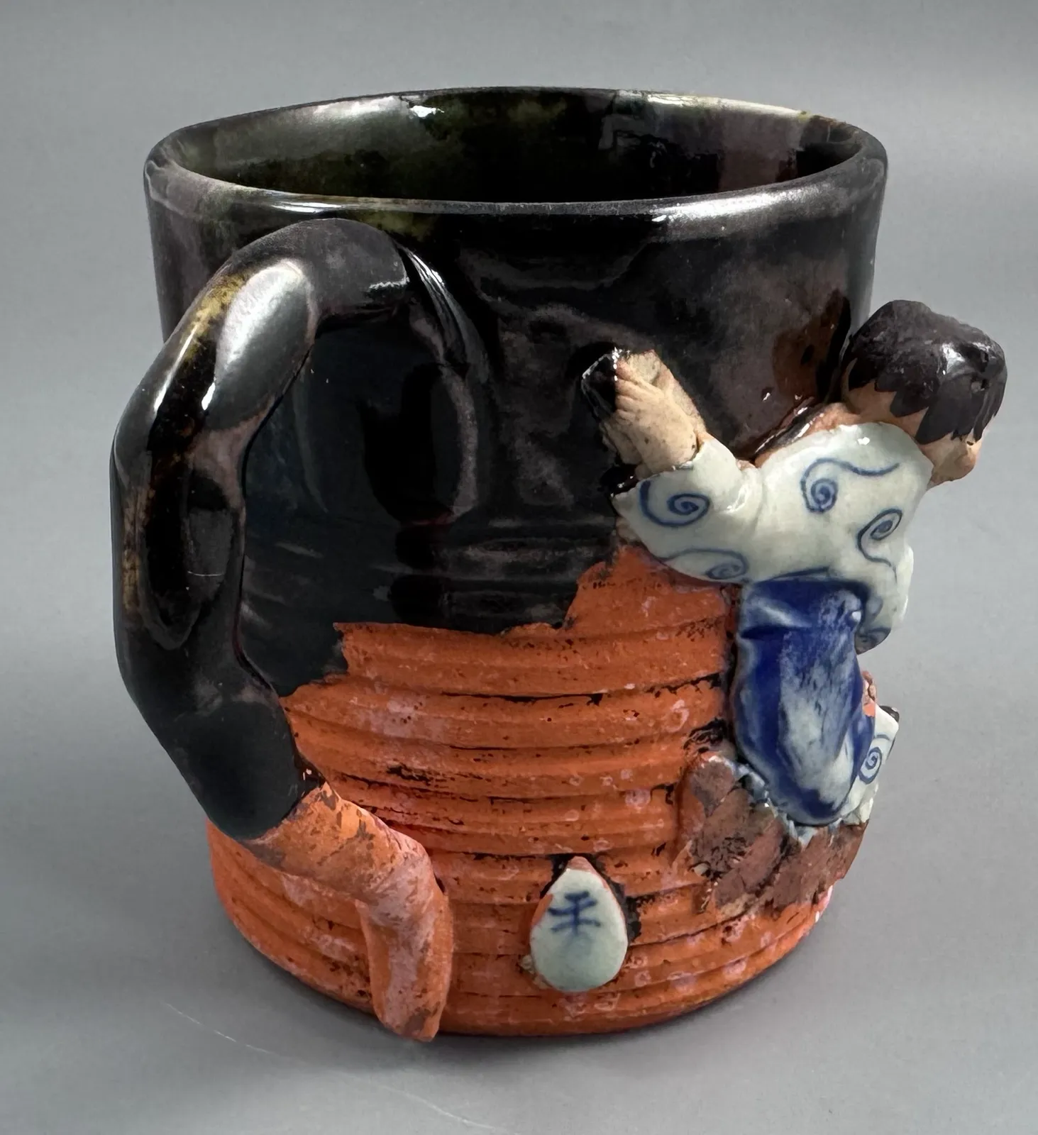 Japanese Sumida Gawa Mug With Applied Karako Figure, Signed Kōko — Meiji / Early Taishō Period photo 180.0