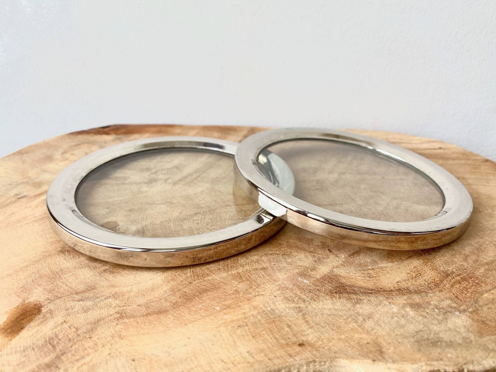 Dessous-de-bouteille et dessous-de-verre vintage en verre, France, paire photo furniture