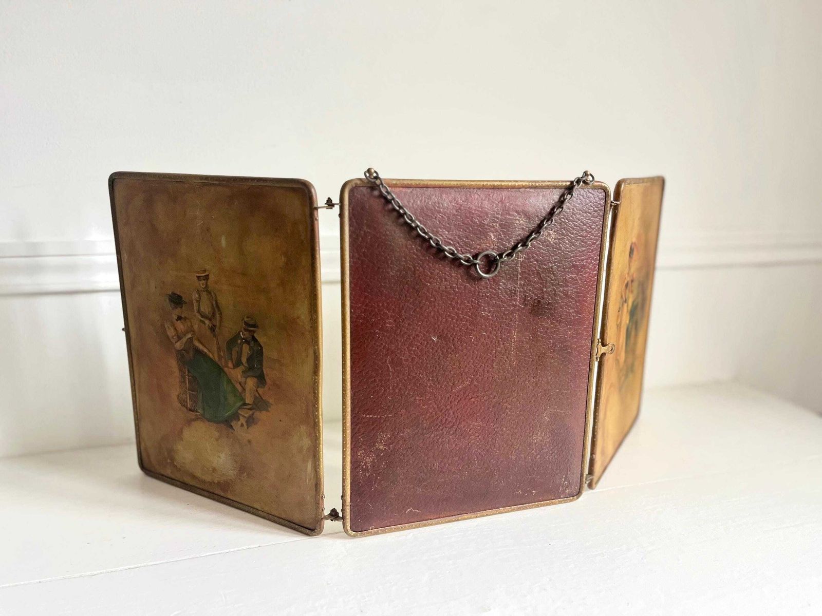 Miroir triptyque d'époque français, métal peint et cuir bordeaux