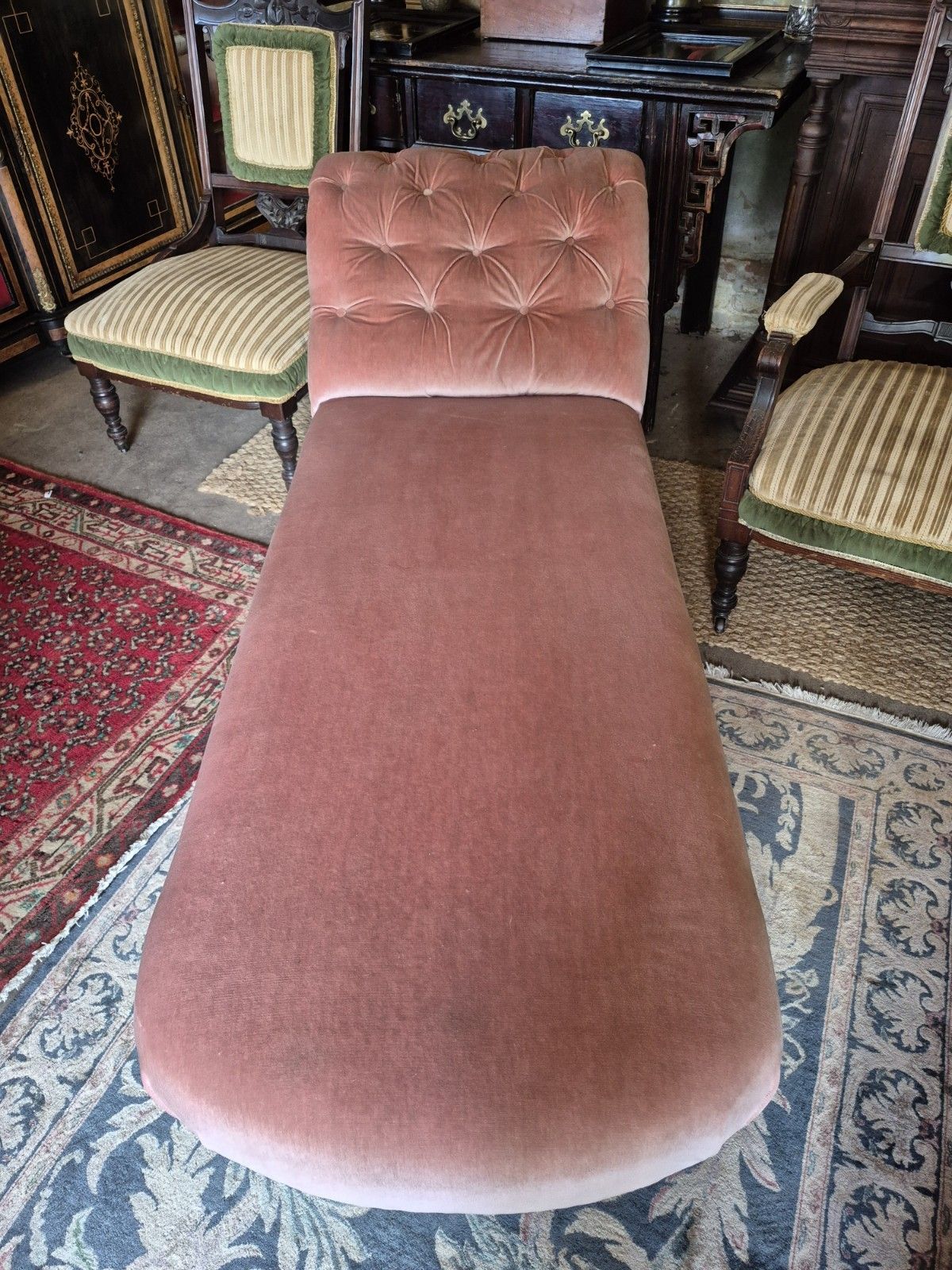 photo furniture Gorgeous Country House 19th C Victorian Buttoned Vintage Chaise Longue Oak Legs