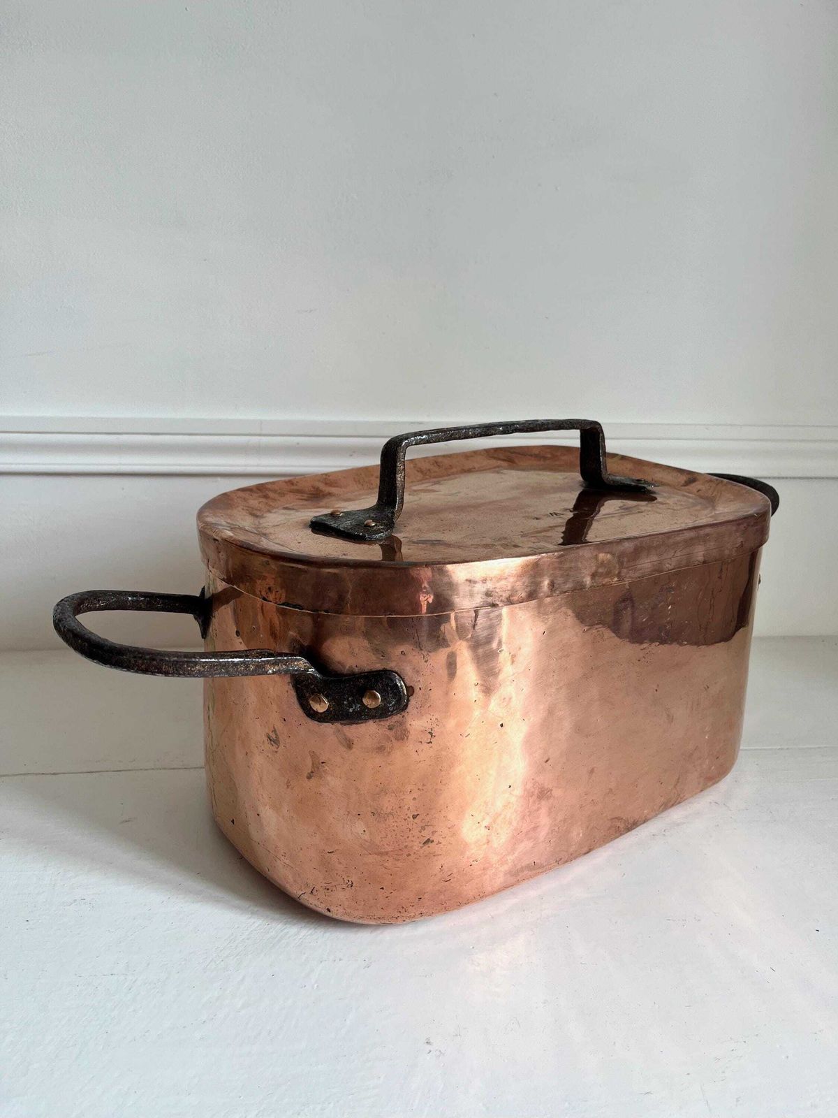 Daubière en cuivre d'époque : cocotte française en cuivre avec initiales photo Décoration