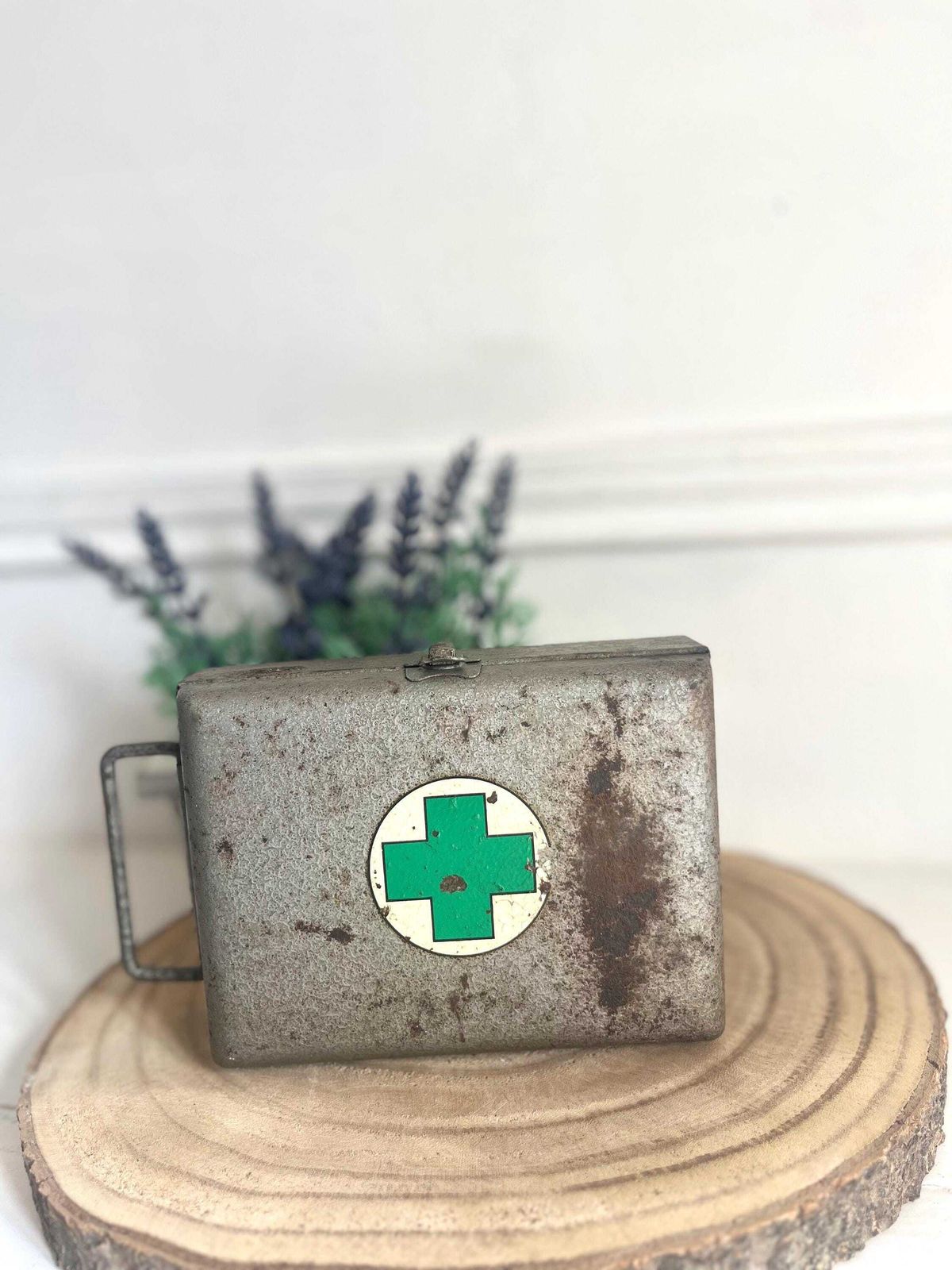 Boîte de premiers secours vintage en métal, trousse de voyage, France, années 1980