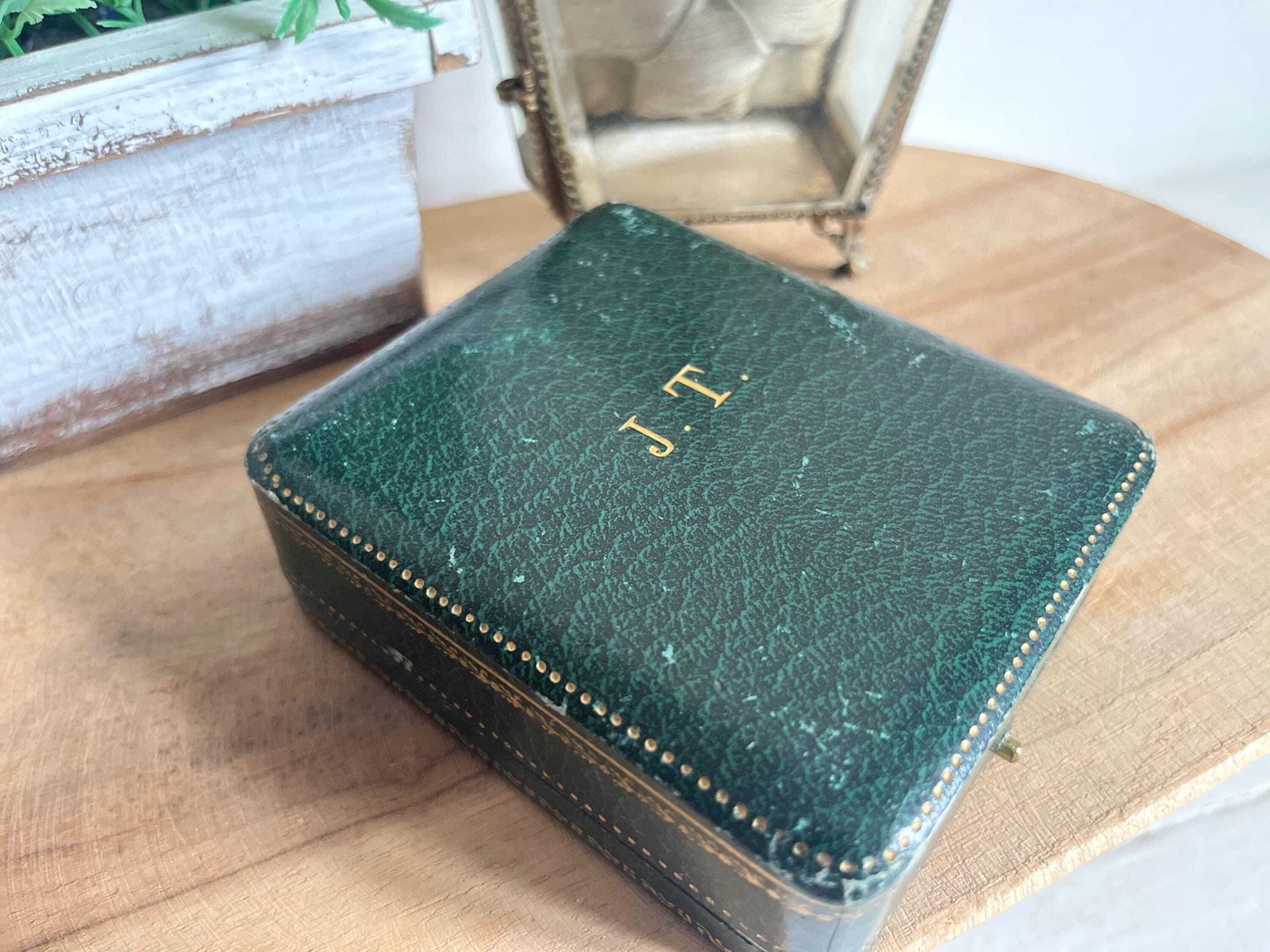 Antieke horlogebox met initialen photo buy