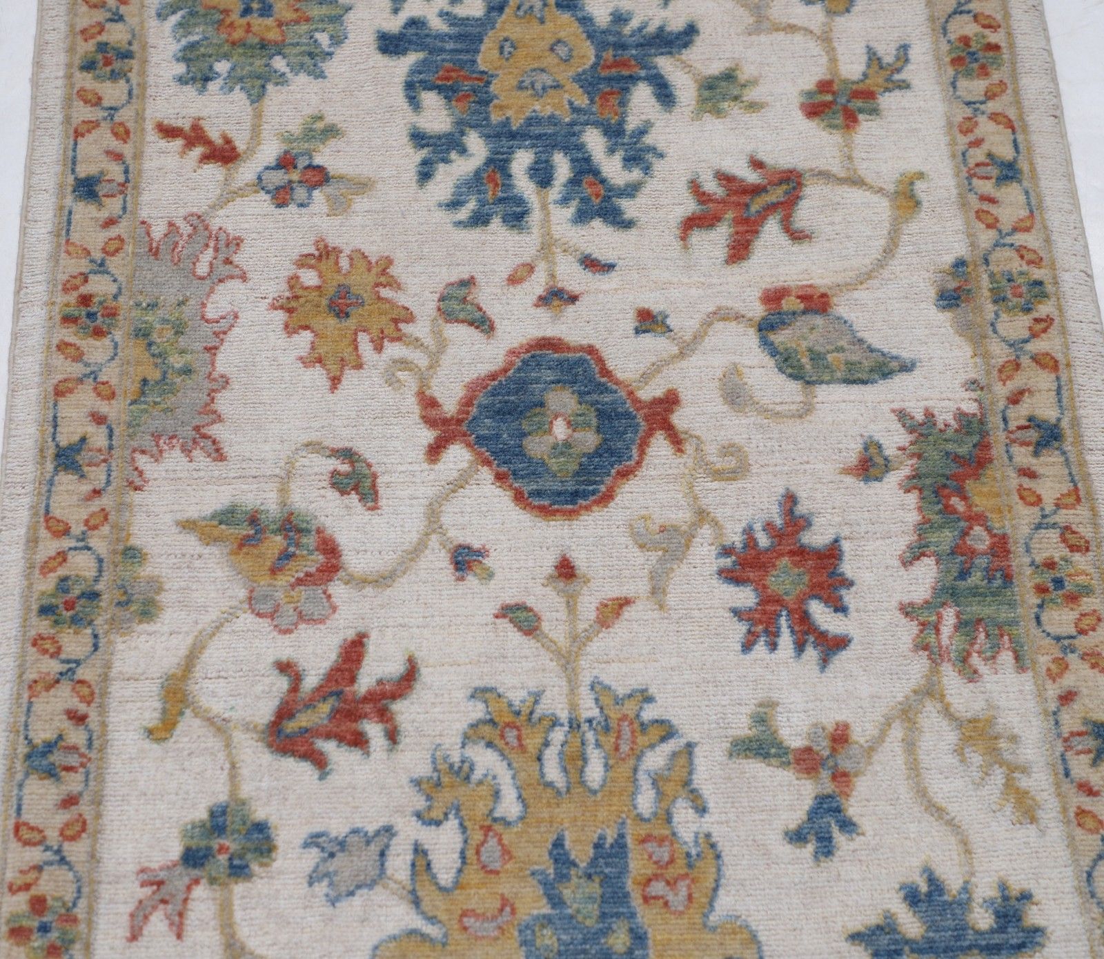 Tapis turc contemporain 2'5" x 3'11", tapis Oushak en laine 100 % à motifs floraux photo for sale