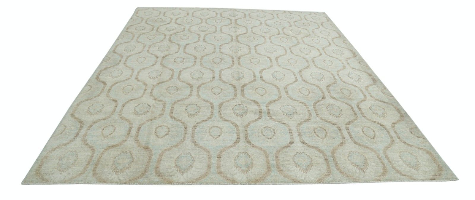 Tapis à nœuds main 244 x 295 cm, motif treillis en beige et bleu clair, laine géométrique photo for sale