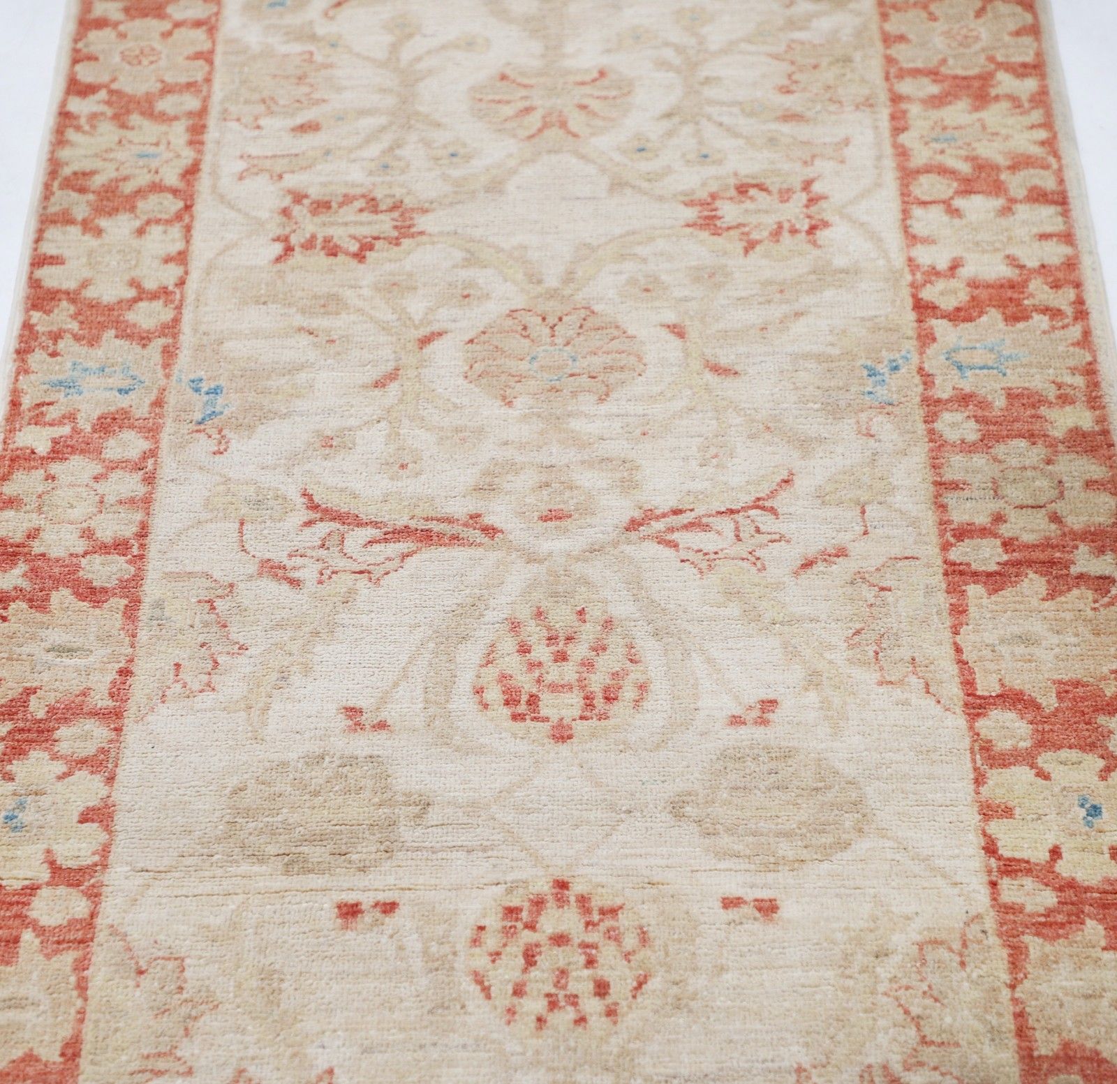 Tapis de couloir fleuri 74 x 244 cm, noué à la main. Tapis de couloir beige pour escalier photo for sale