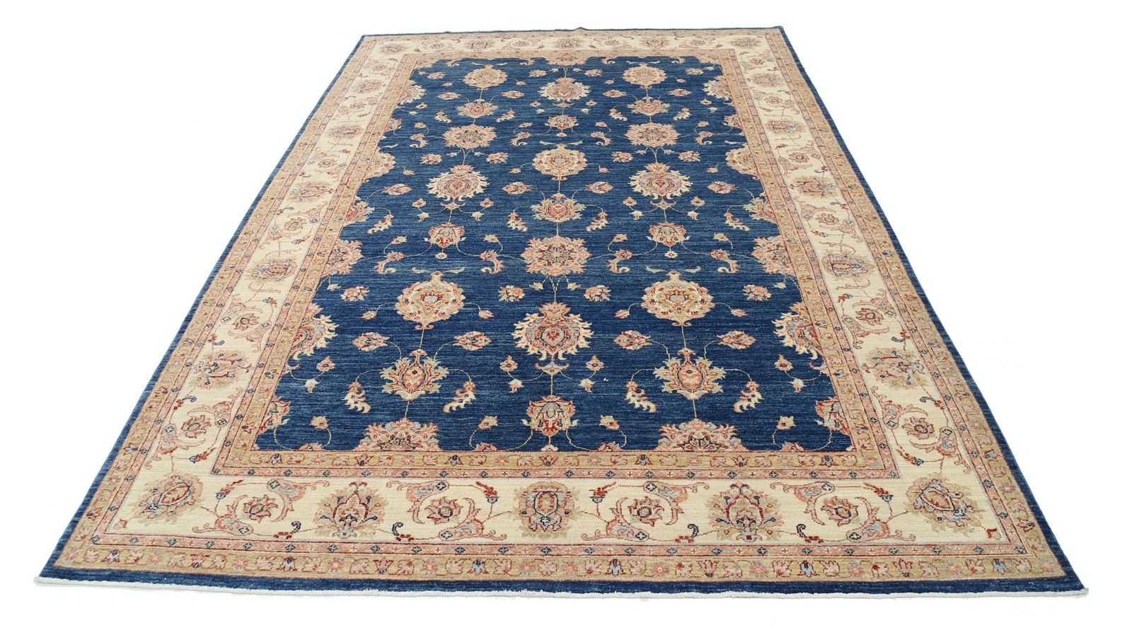 Tapis turc noué à la main bleu marine et ivoire, 2,06 x 2,93 m. Tapis traditionnel à motifs floraux photo Textiles